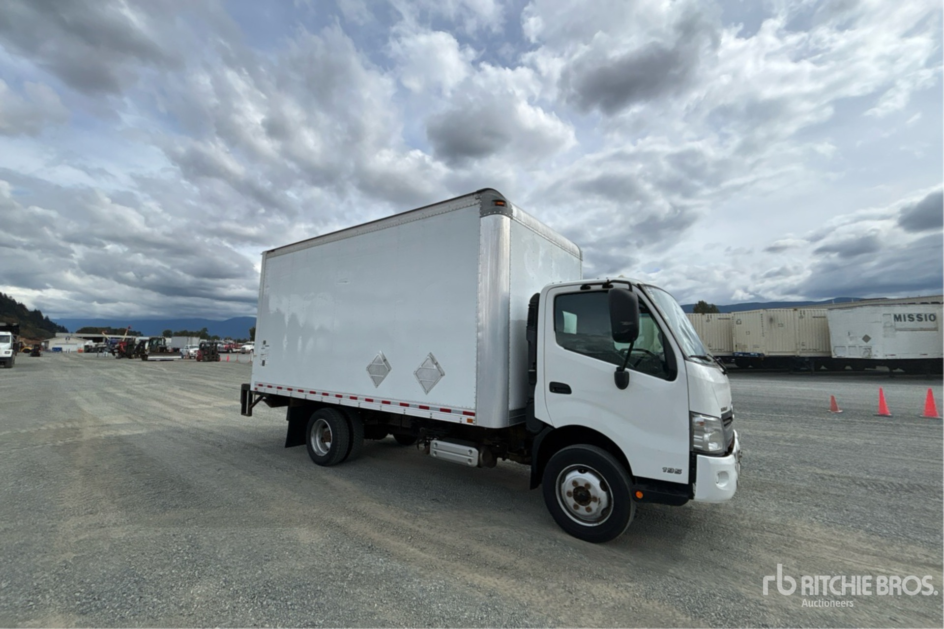 2019 Hino 195