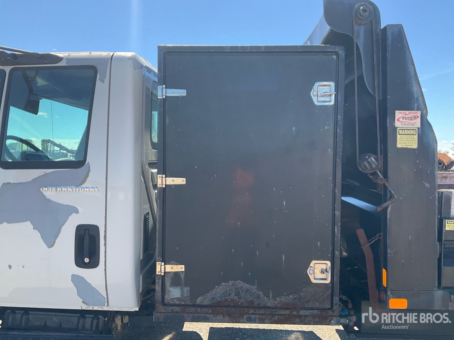 2004 International 4200 SBA