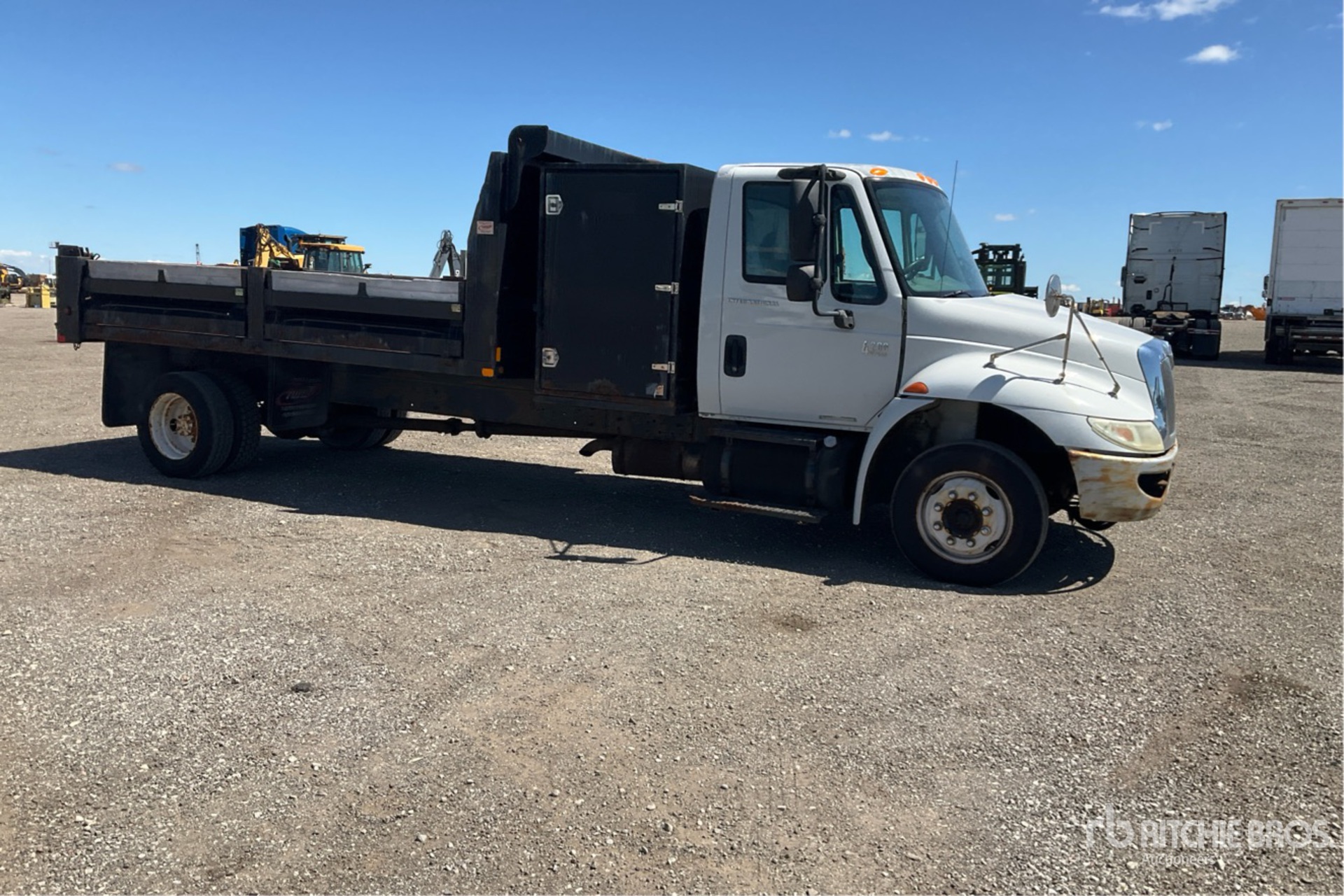 2004 International 4200 SBA
