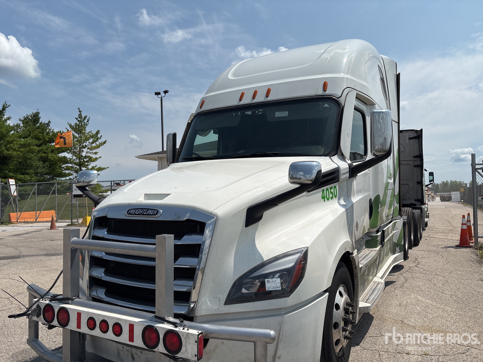 2021 Freightliner CASCADIA 126