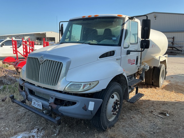 2008 International 4300 Durastar 2000 gal 4x2 Water Truck
