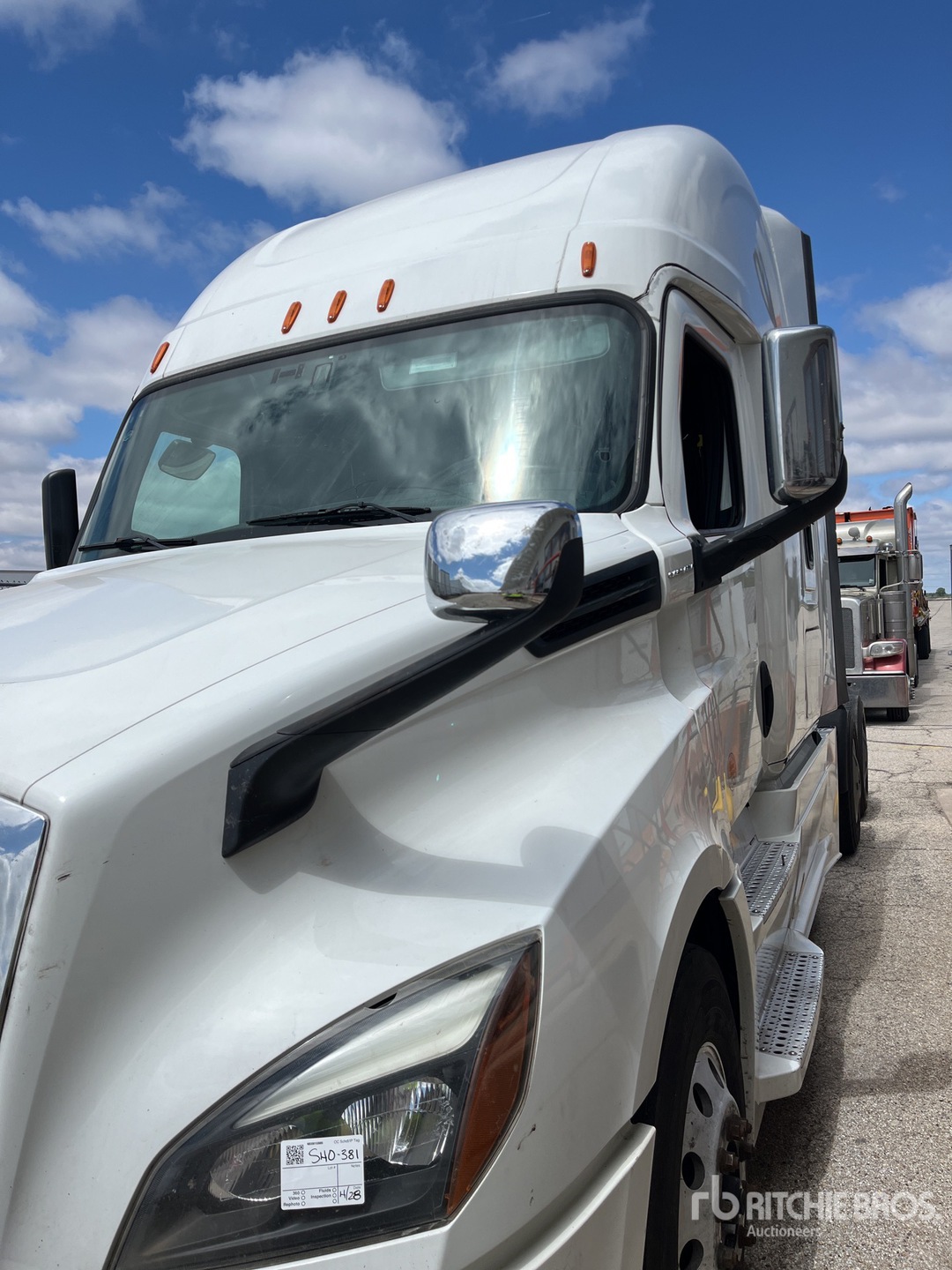 2019 Freightliner CASCADIA 126
