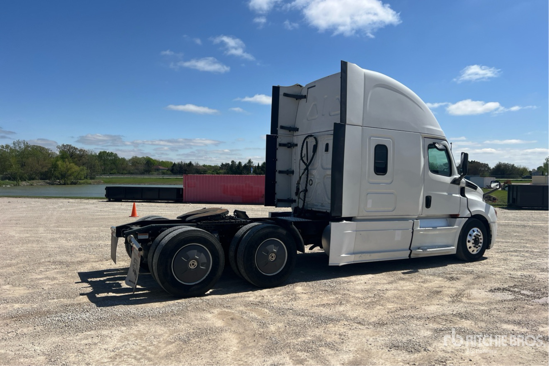 2019 Freightliner CASCADIA 126