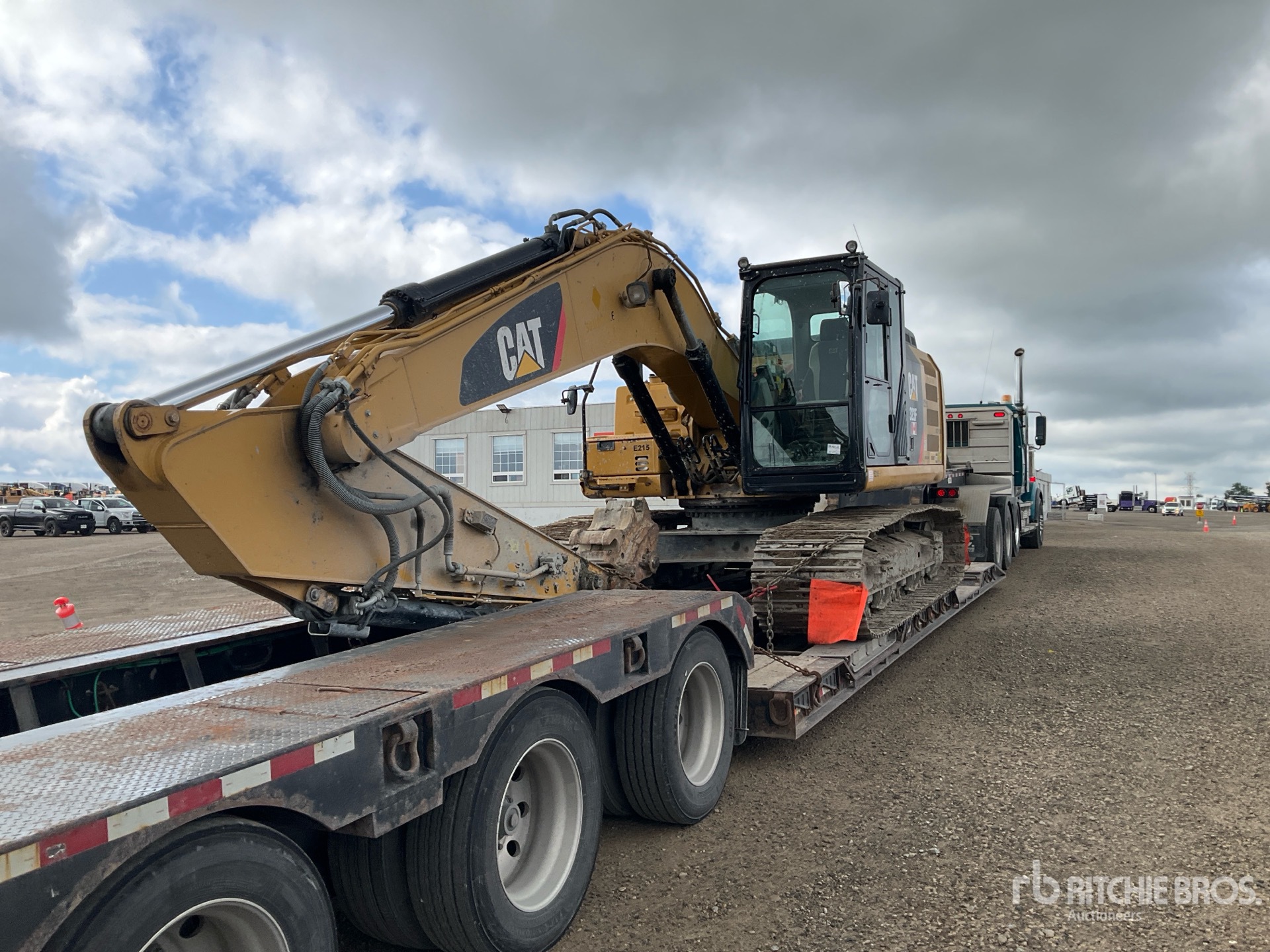 2017 Caterpillar 323F L