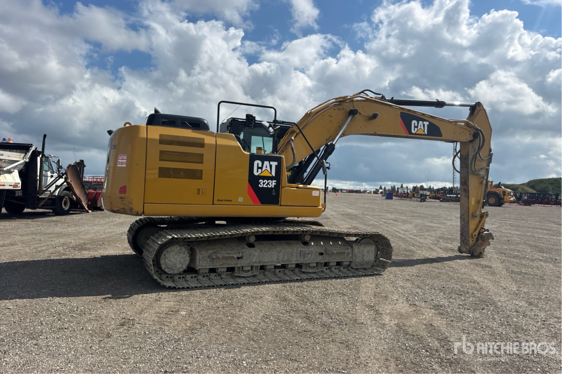 2017 Caterpillar 323F L