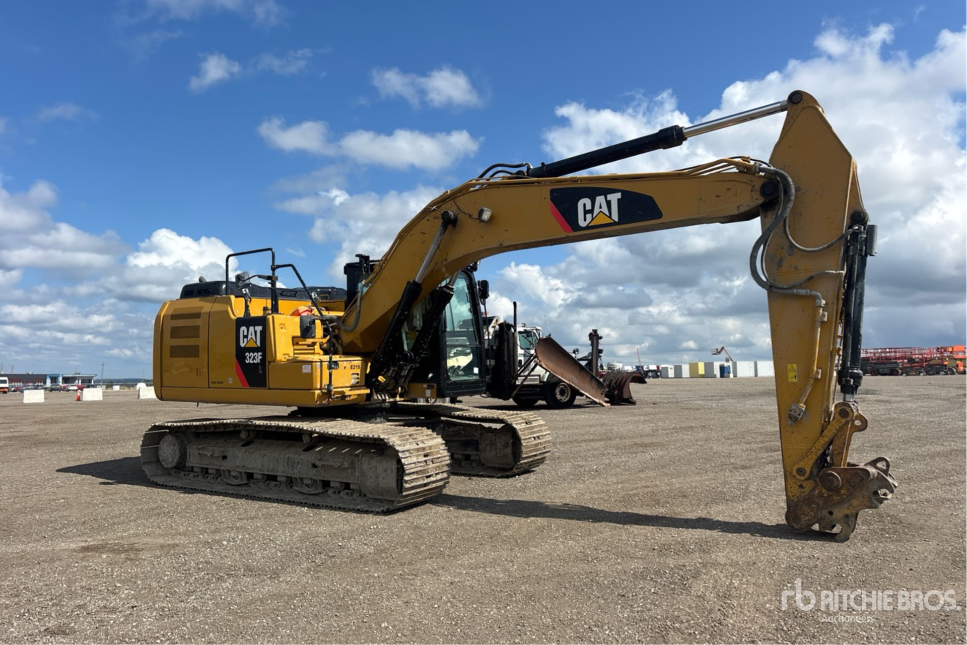 2017 Caterpillar 323F L