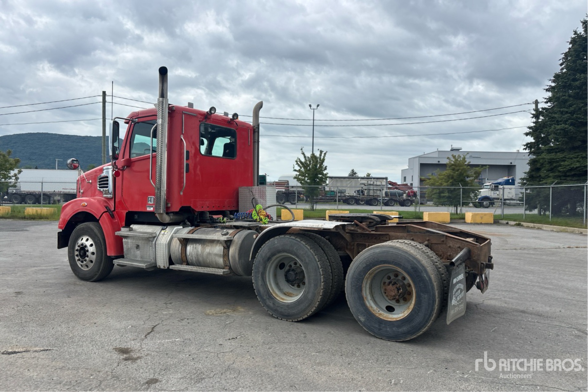 2012 Freightliner CORONADO 122
