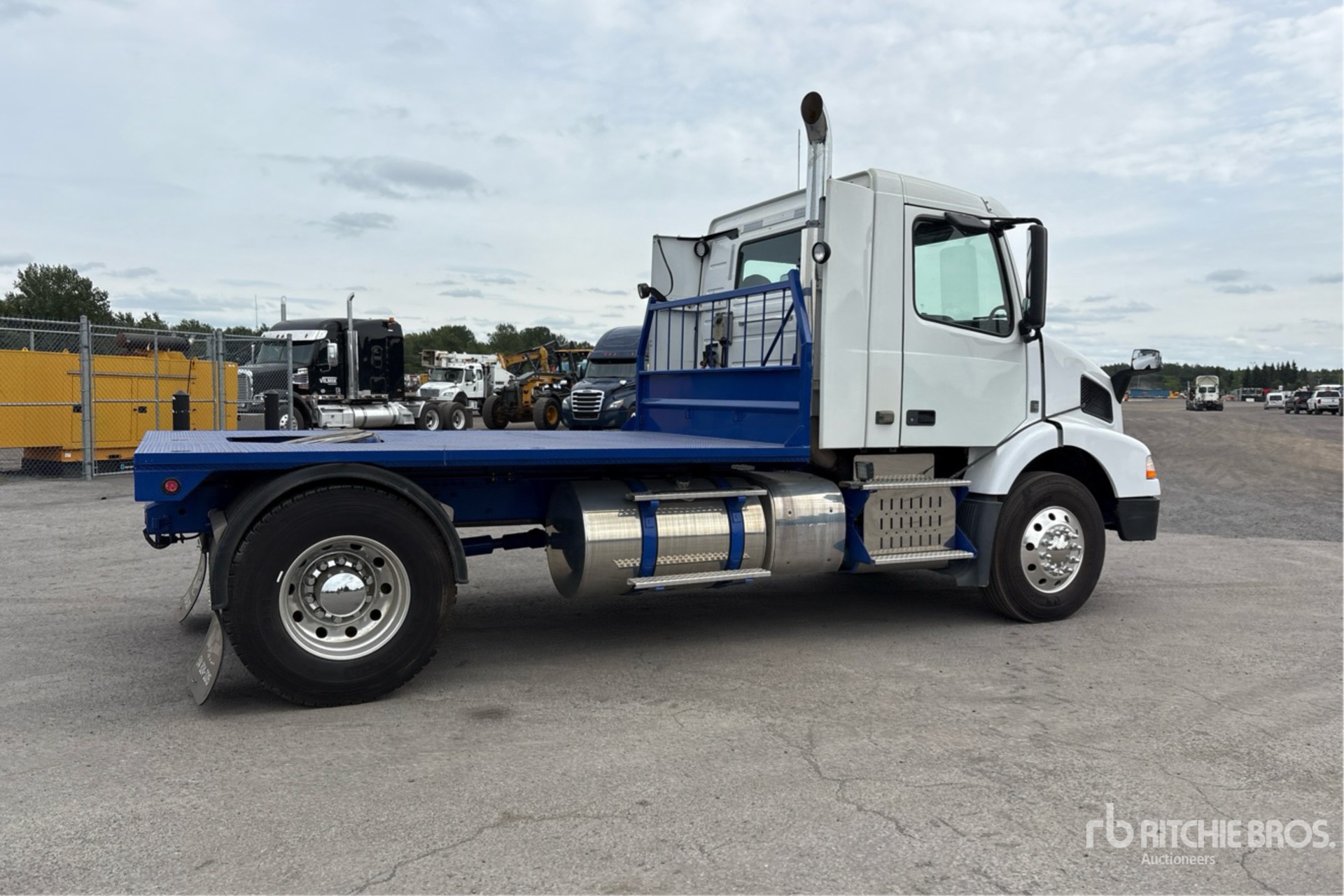 2012 Volvo VNM