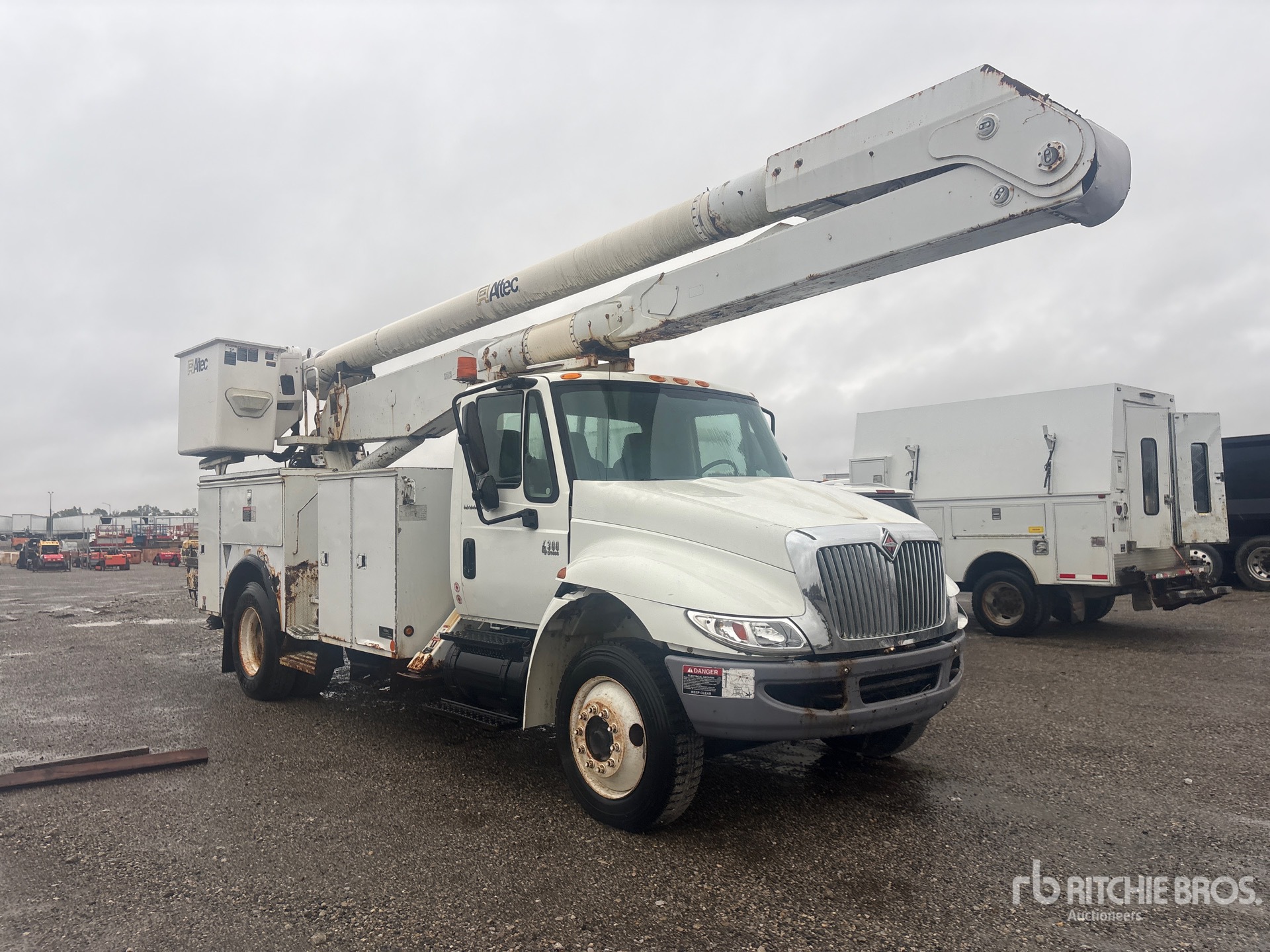 2008 International 4300 SBA