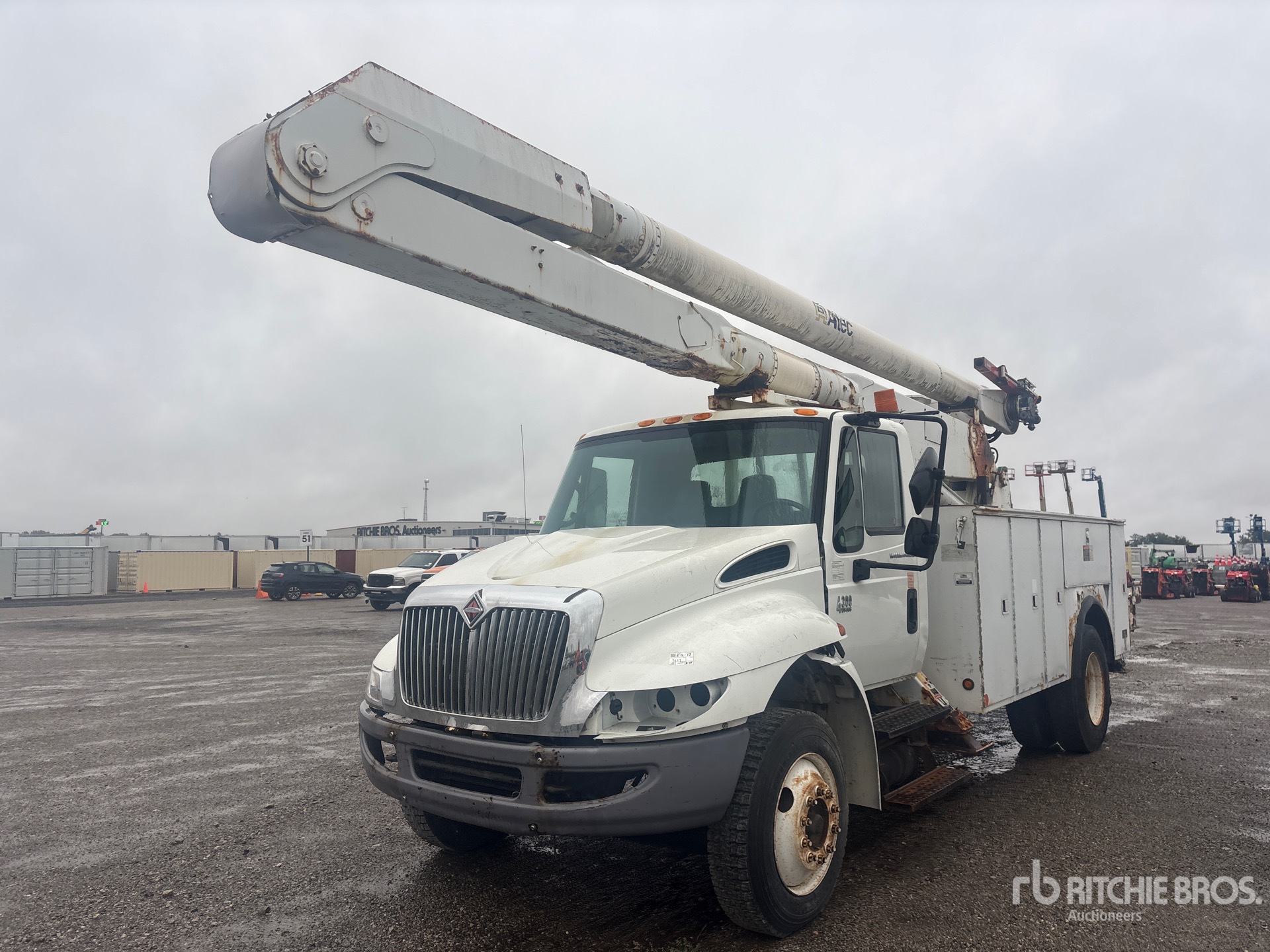 Photo of 2008 International 4300 SBA