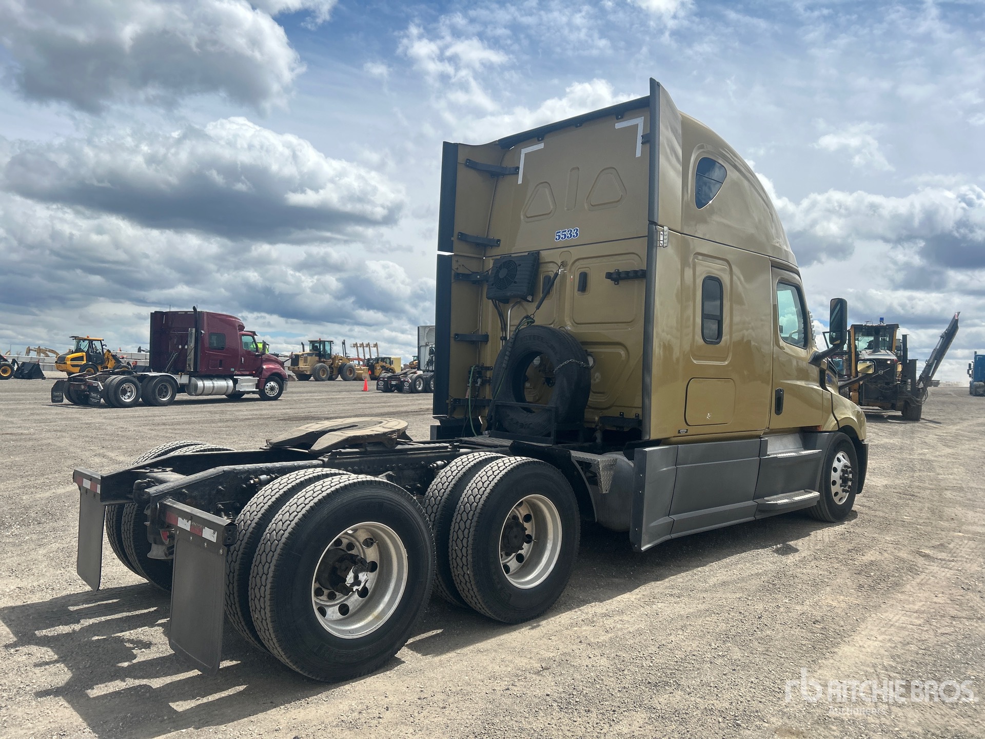 2020 Freightliner CASCADIA 126