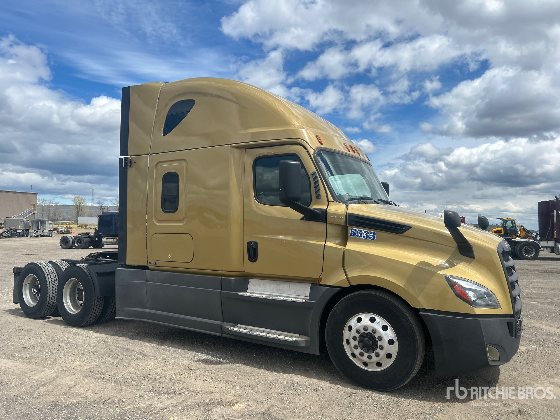 2020 Freightliner CASCADIA 126