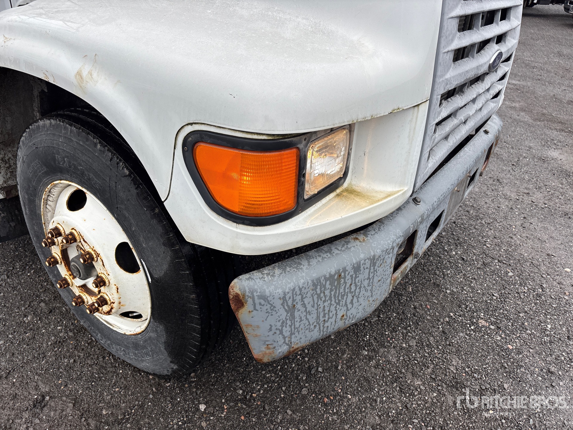 1999 Ford F800
