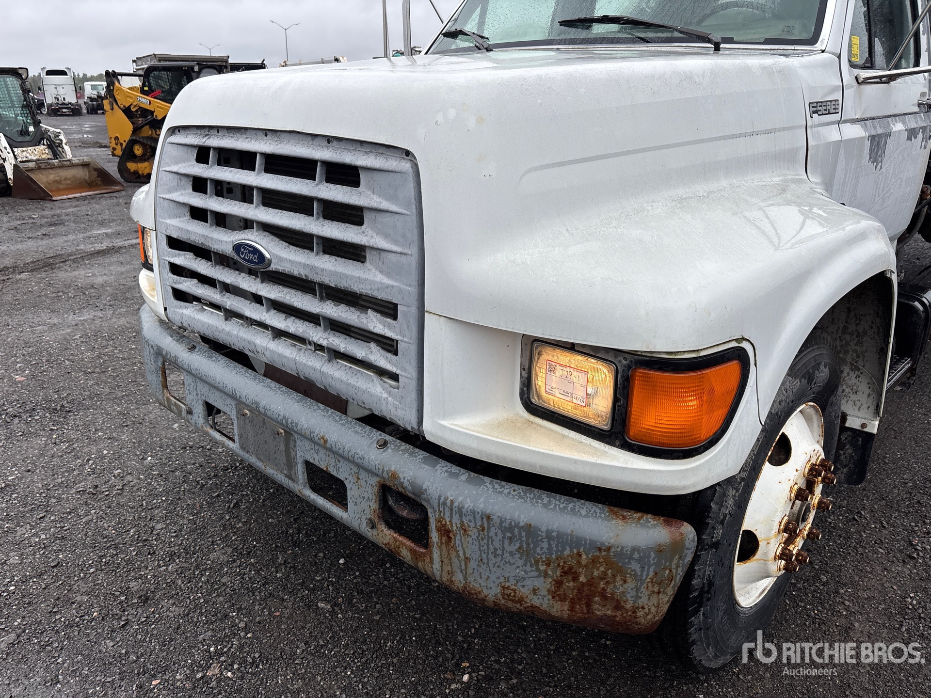 1999 Ford F800