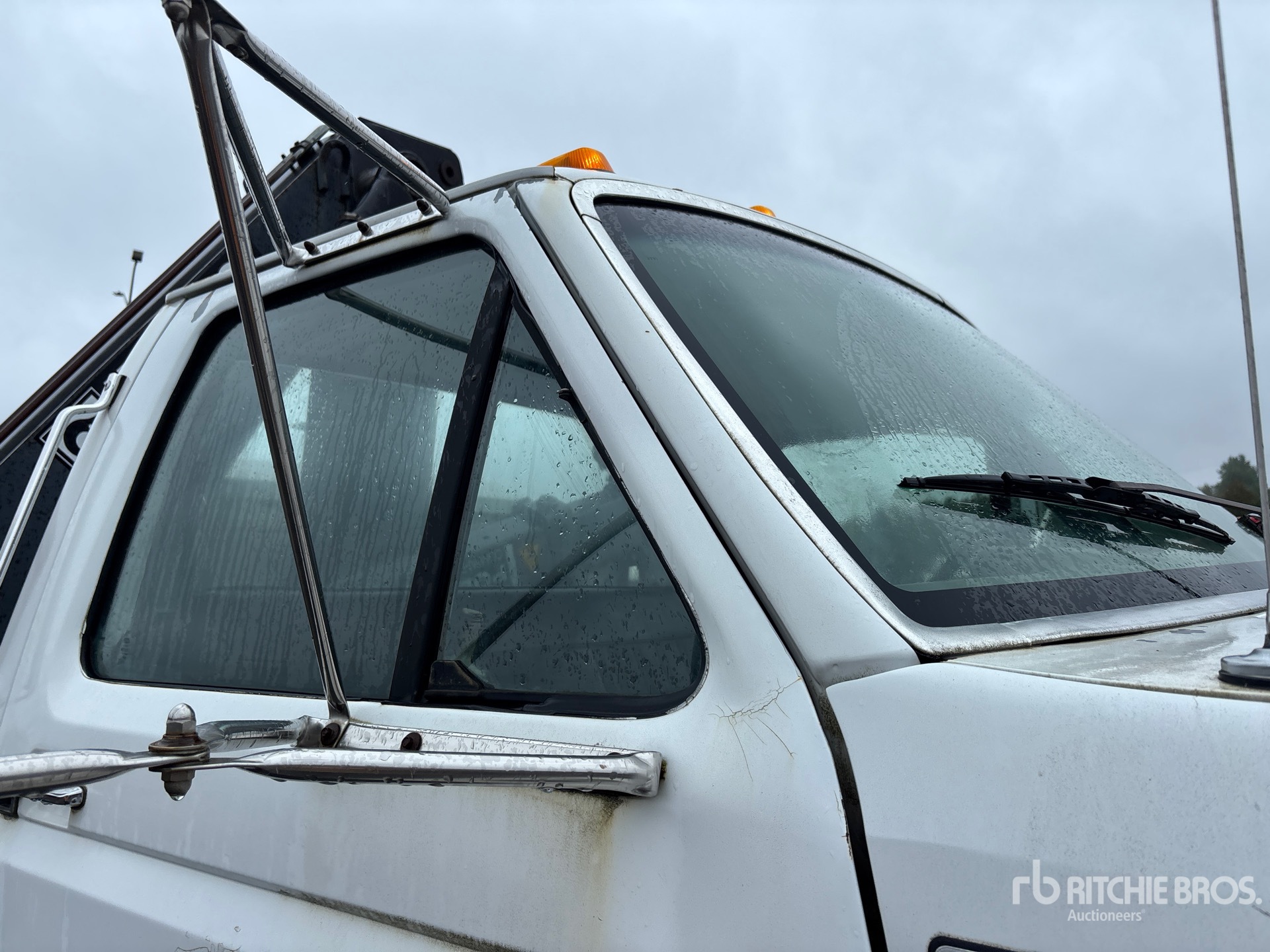 1999 Ford F800
