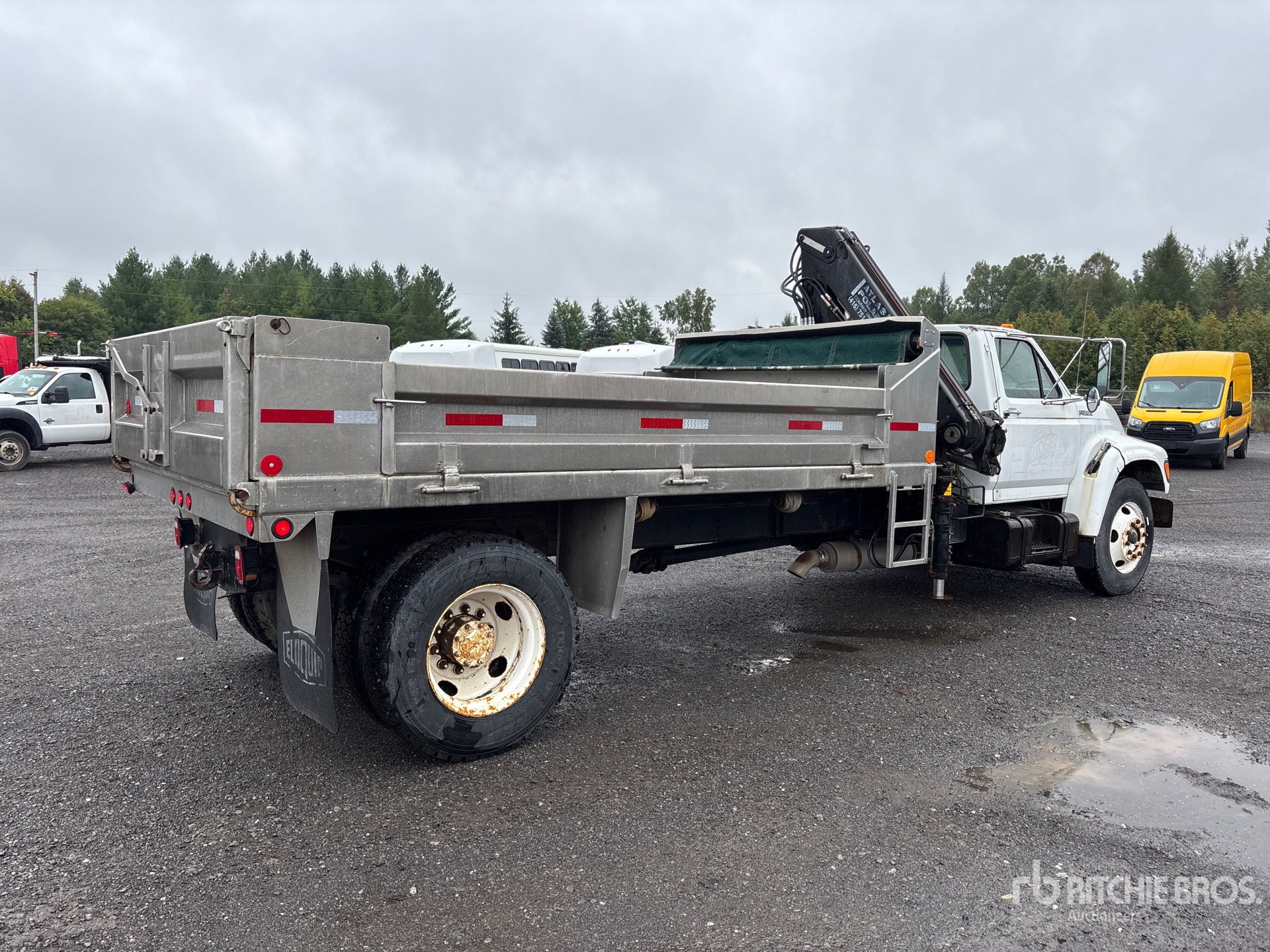 1999 Ford F800