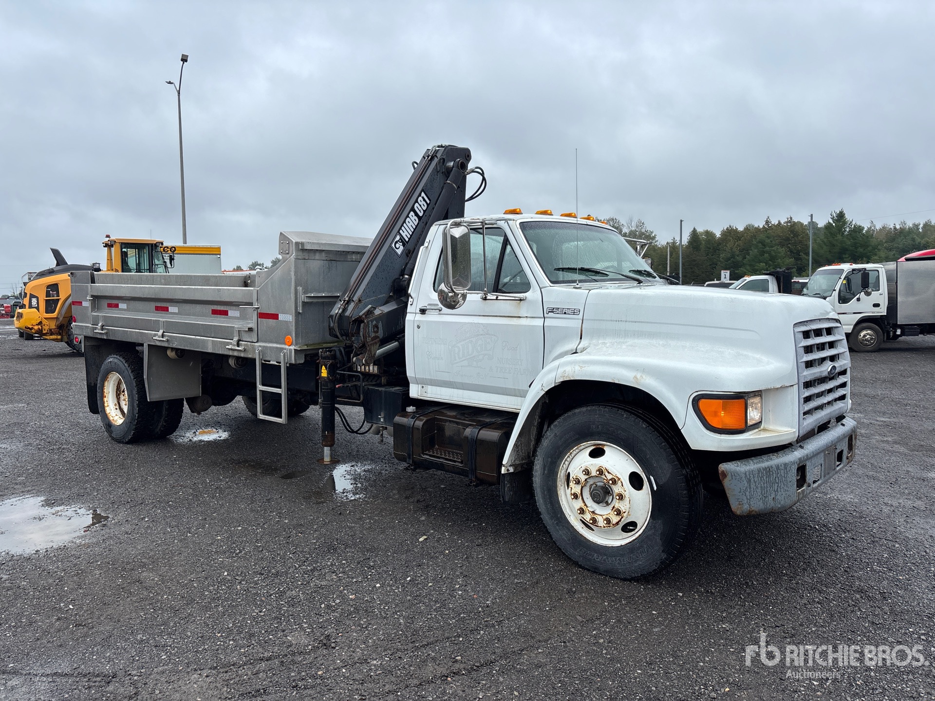 1999 Ford F800