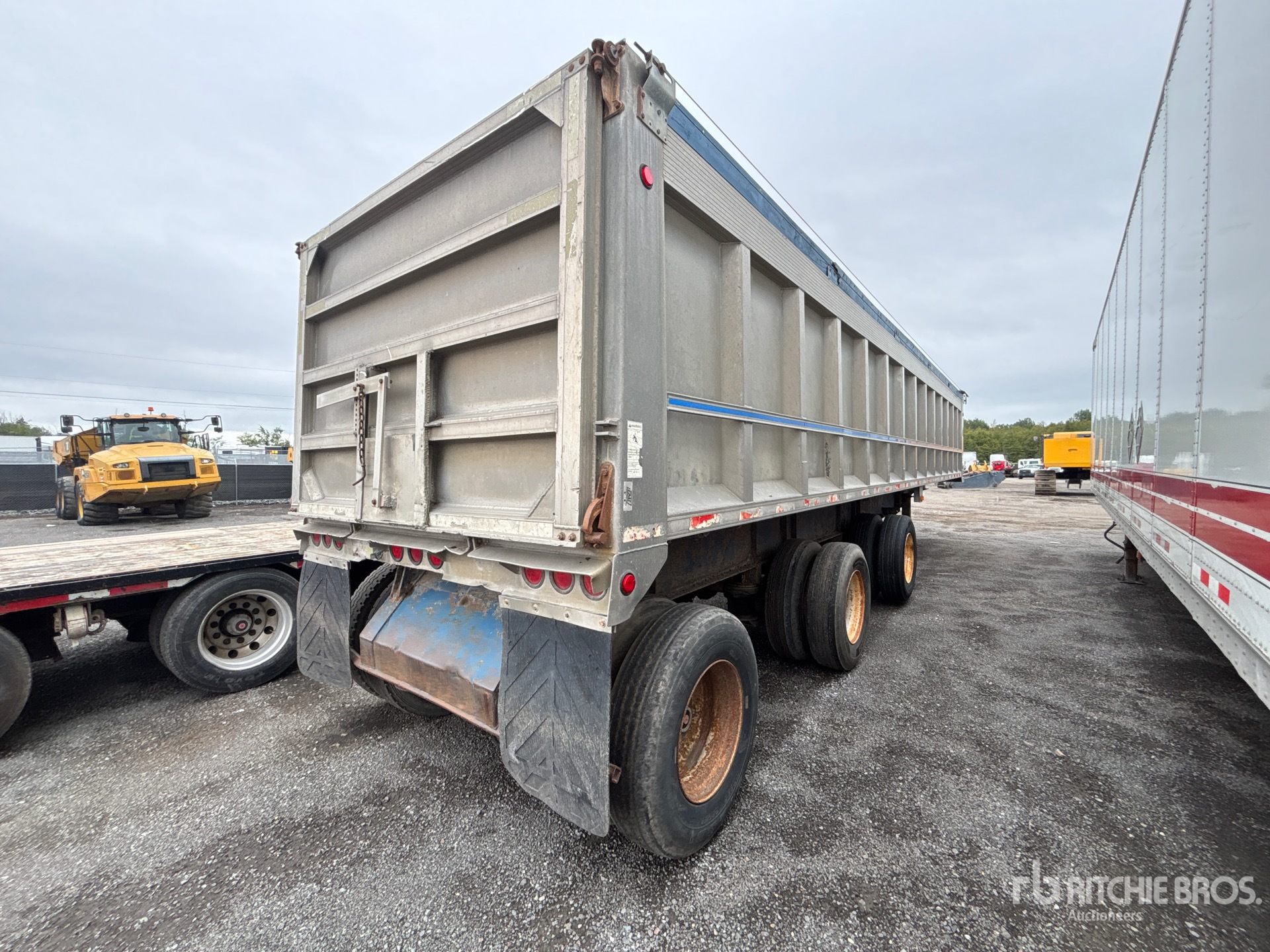 1999 Titan 40 ft Tri/A