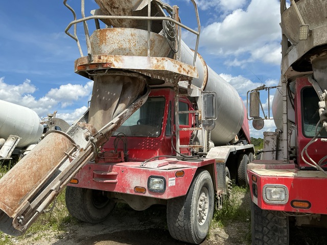 2004 Oshkosh S Series 8x6 Front Discharge Mixer Truck 2004 Oshkosh S Series 8x6 Front Discharge Mixer Truck