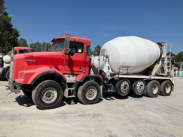 2007 (unverified) Kenworth T800 12x4 Twin-Steer Mixer Truck