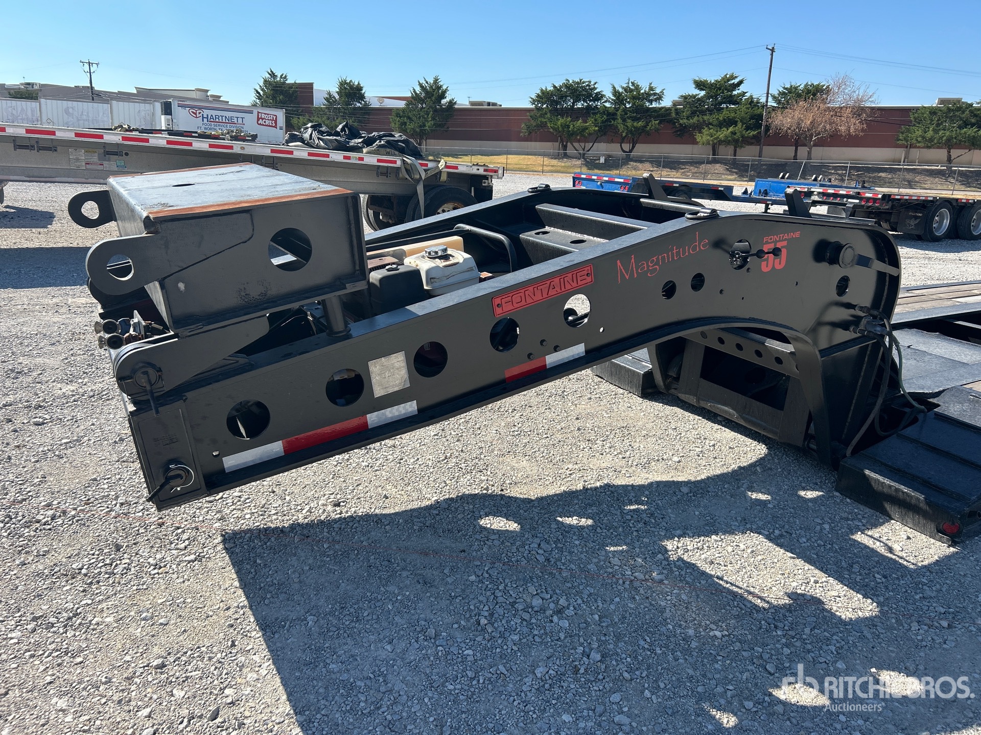 2013 Fontaine Tri/A Removable Gooseneck