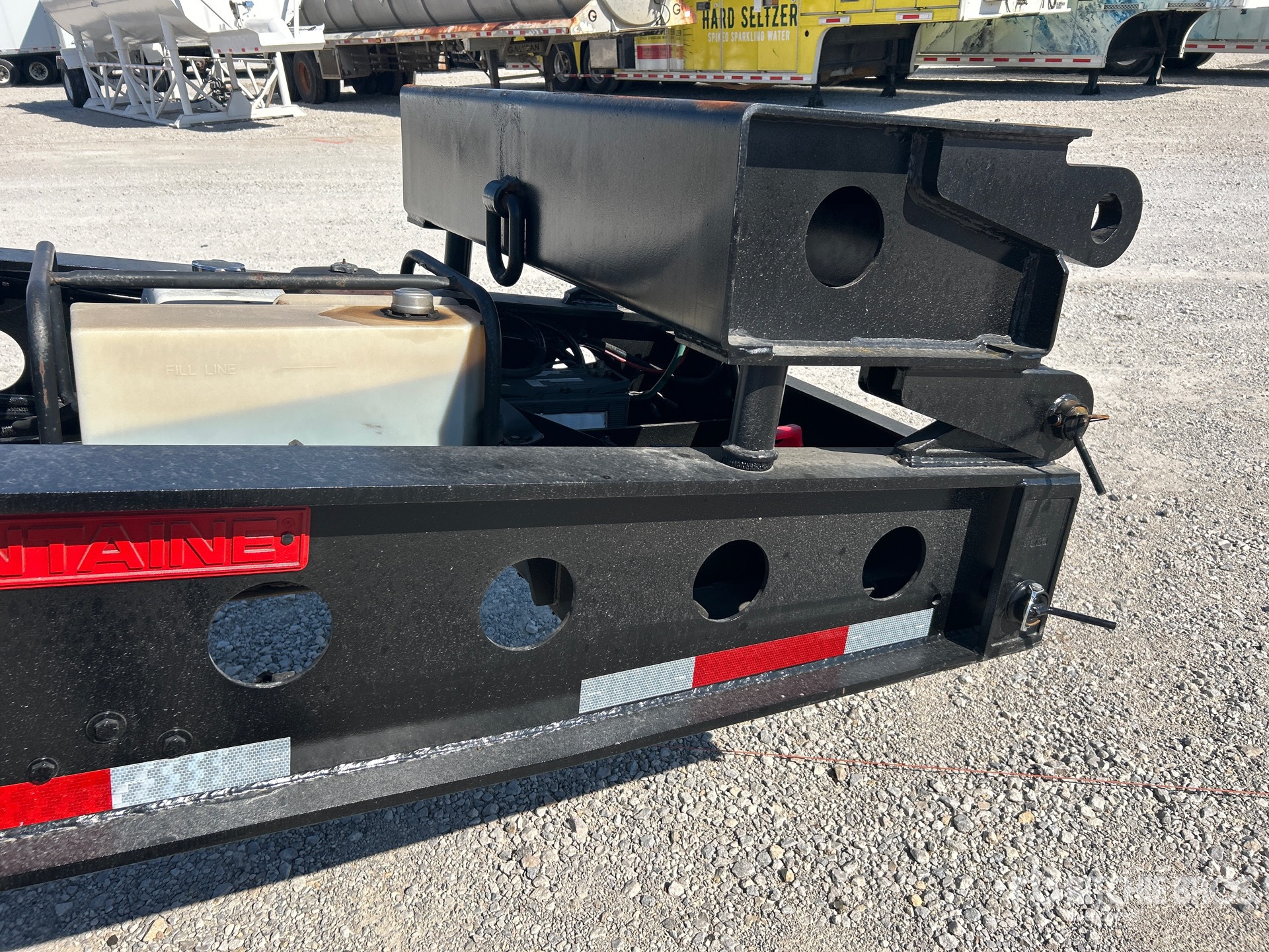 2013 Fontaine Tri/A Removable Gooseneck