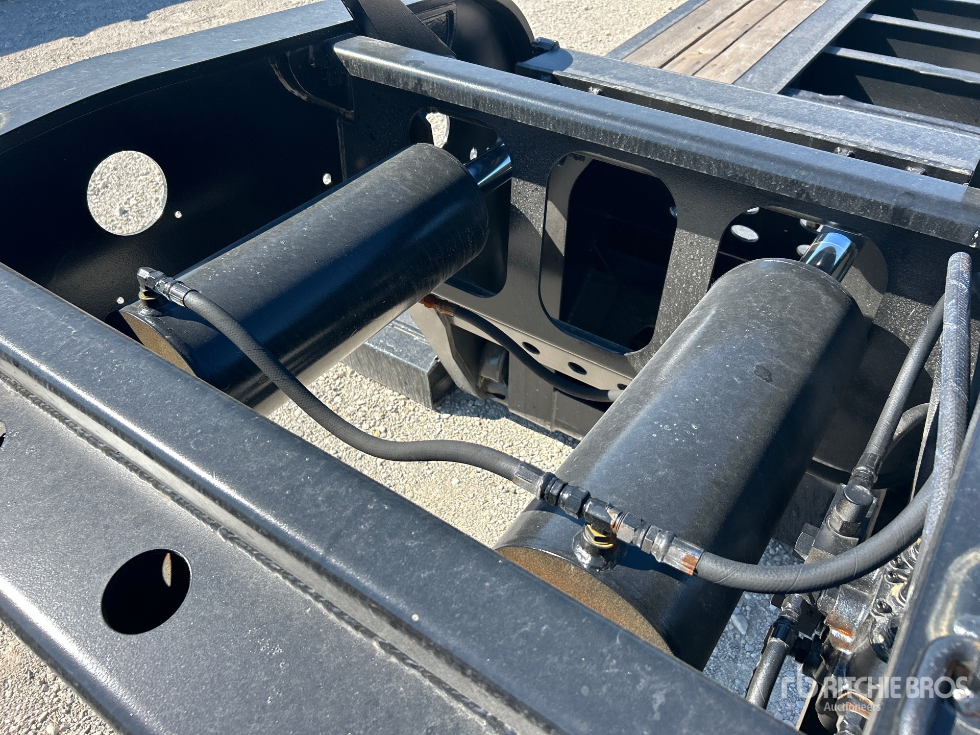 2013 Fontaine Tri/A Removable Gooseneck