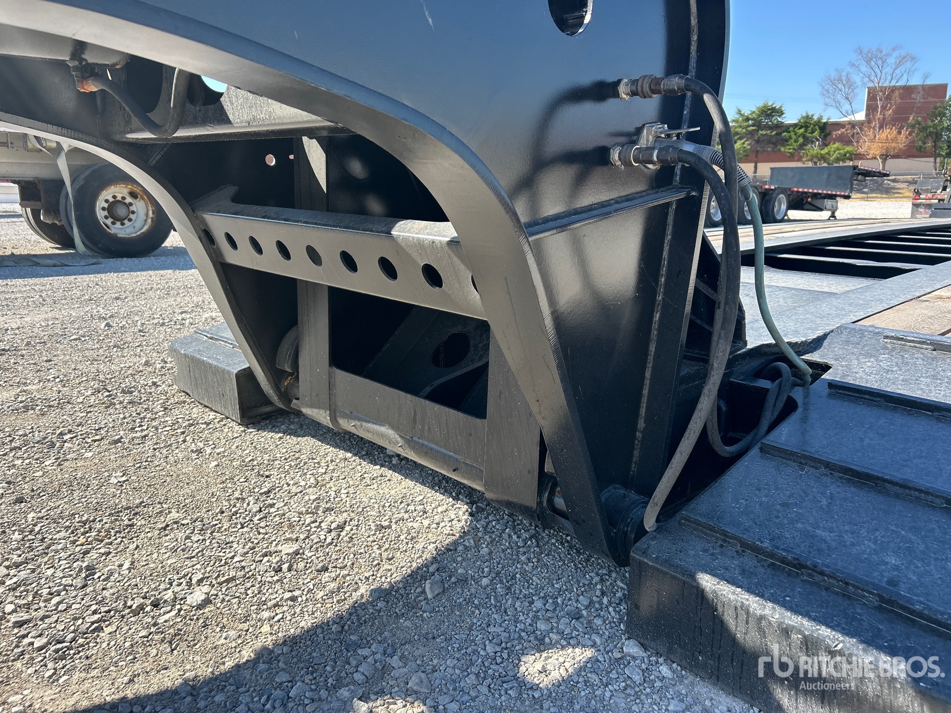 2013 Fontaine Tri/A Removable Gooseneck
