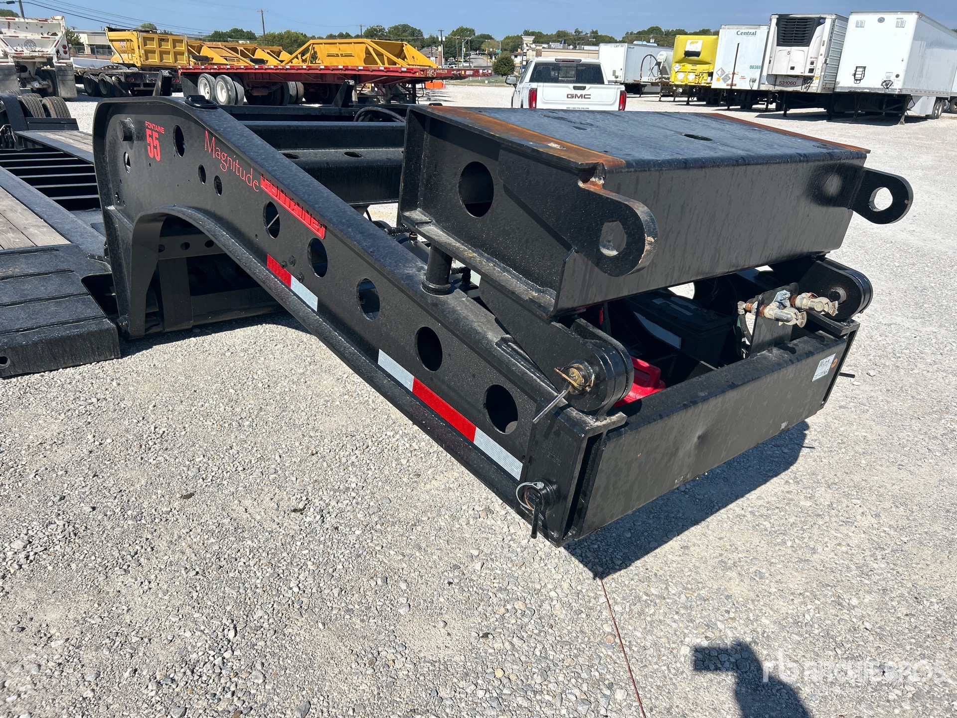 2013 Fontaine Tri/A Removable Gooseneck