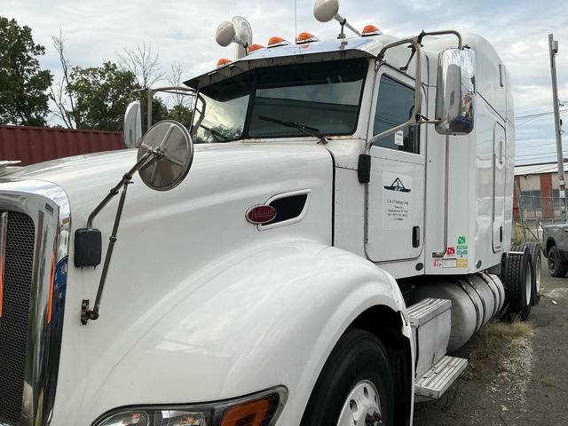 2010 Peterbilt 386 6x4 T/A Sleeper Truck Tractor 2010 Peterbilt 386 6x4 T/A Sleeper Truck Tractor