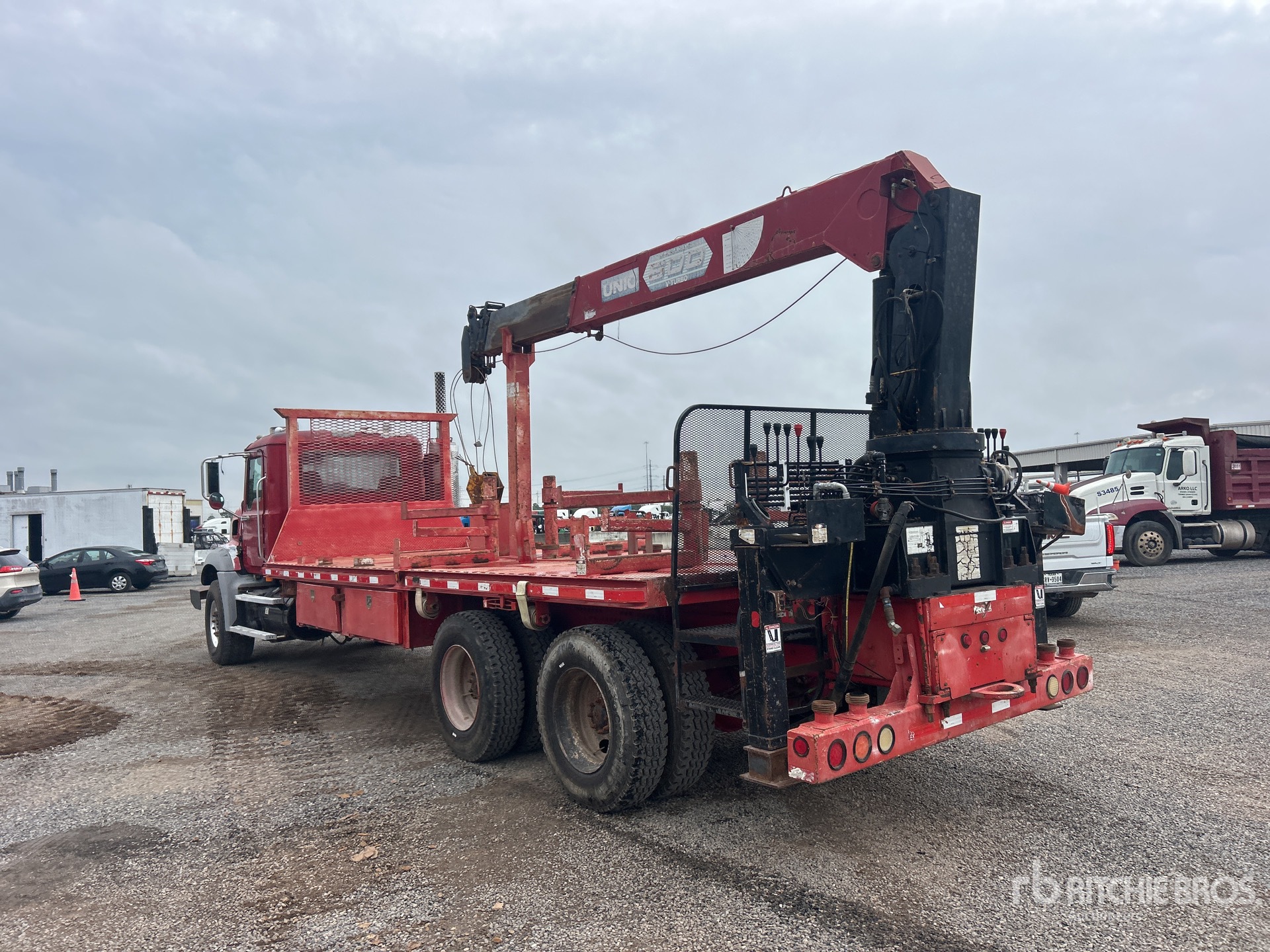 2008 Mack GU813