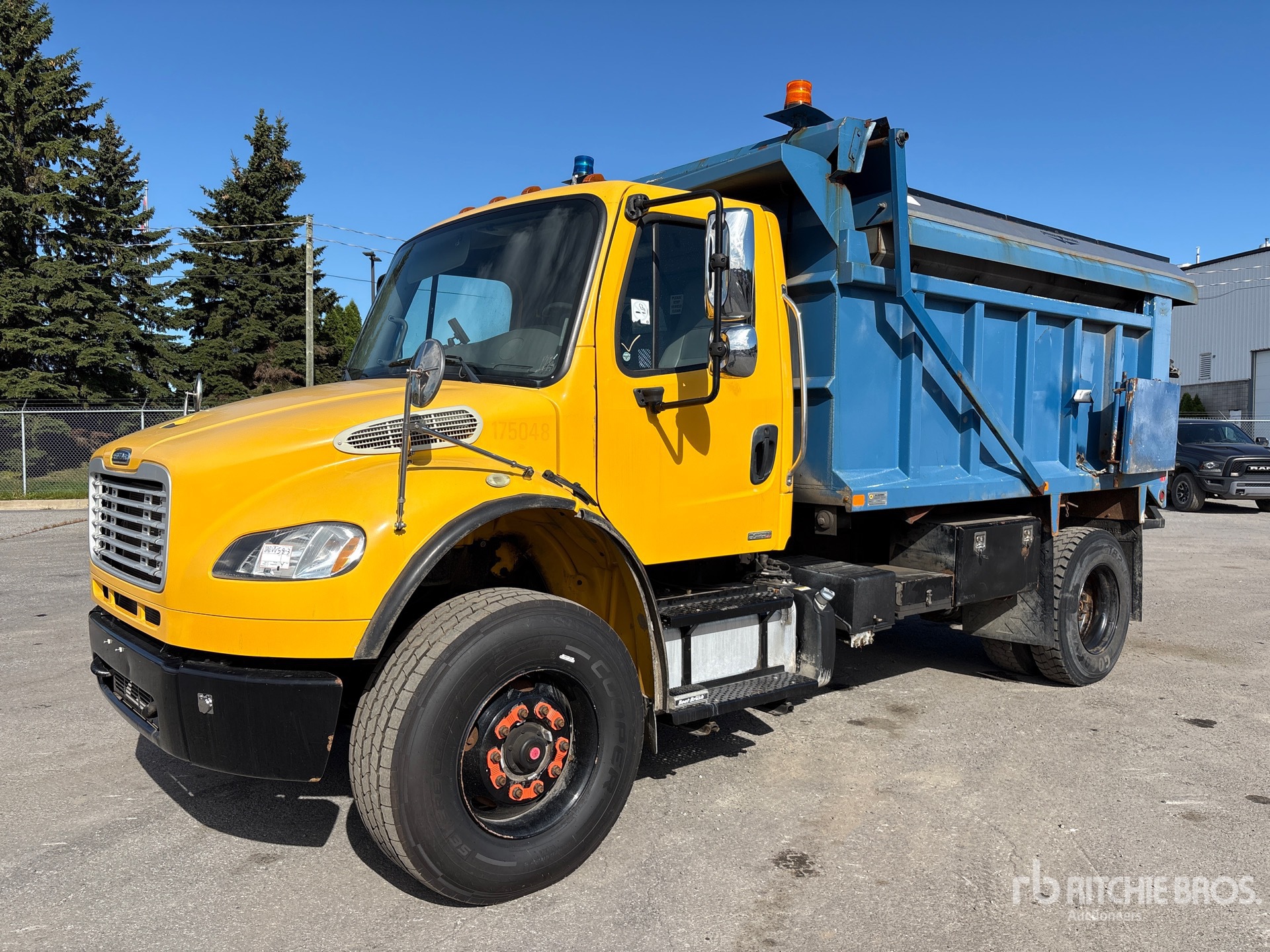 2011 Freightliner M2 106