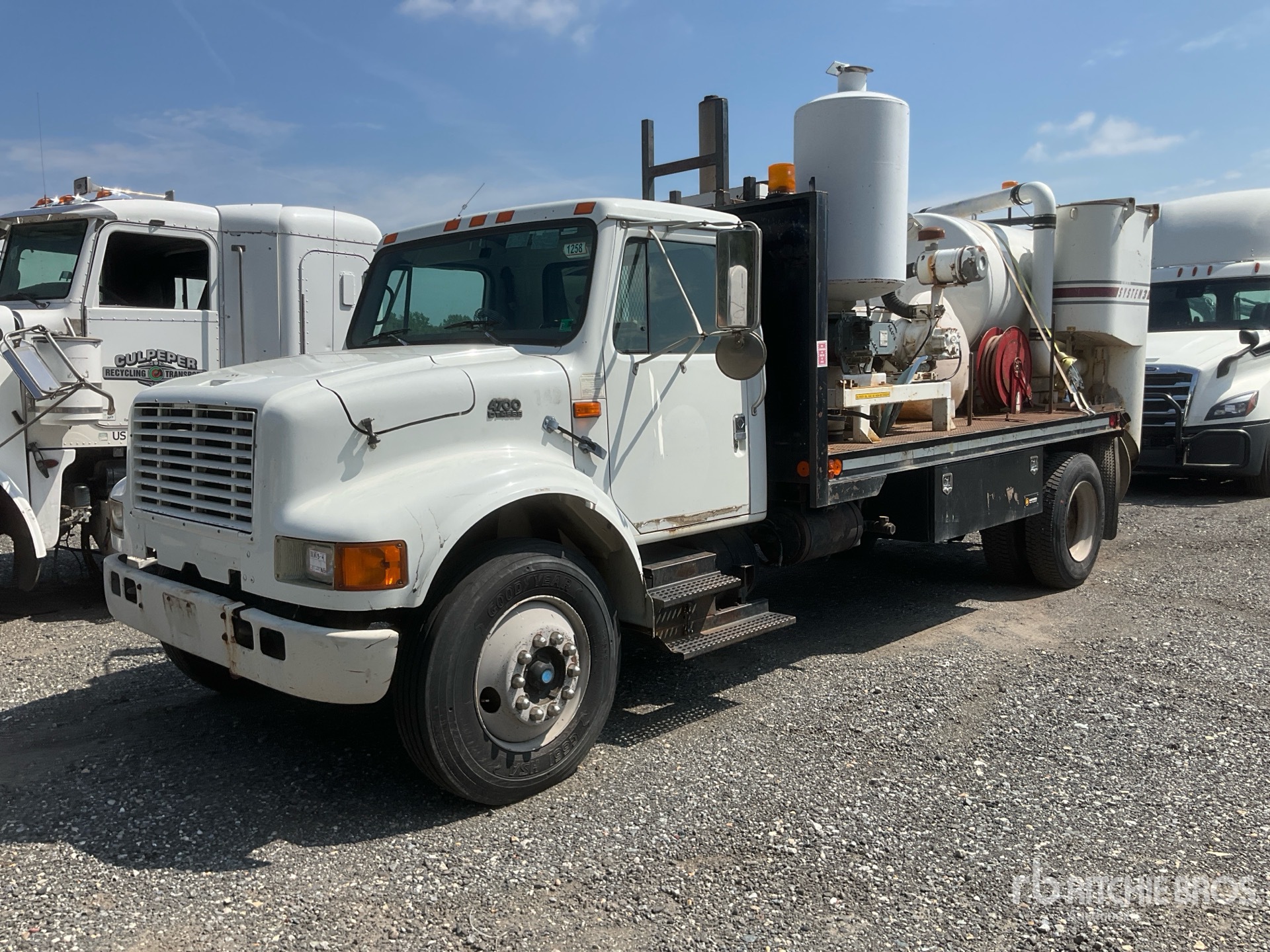 Photo of 1999 International 4700