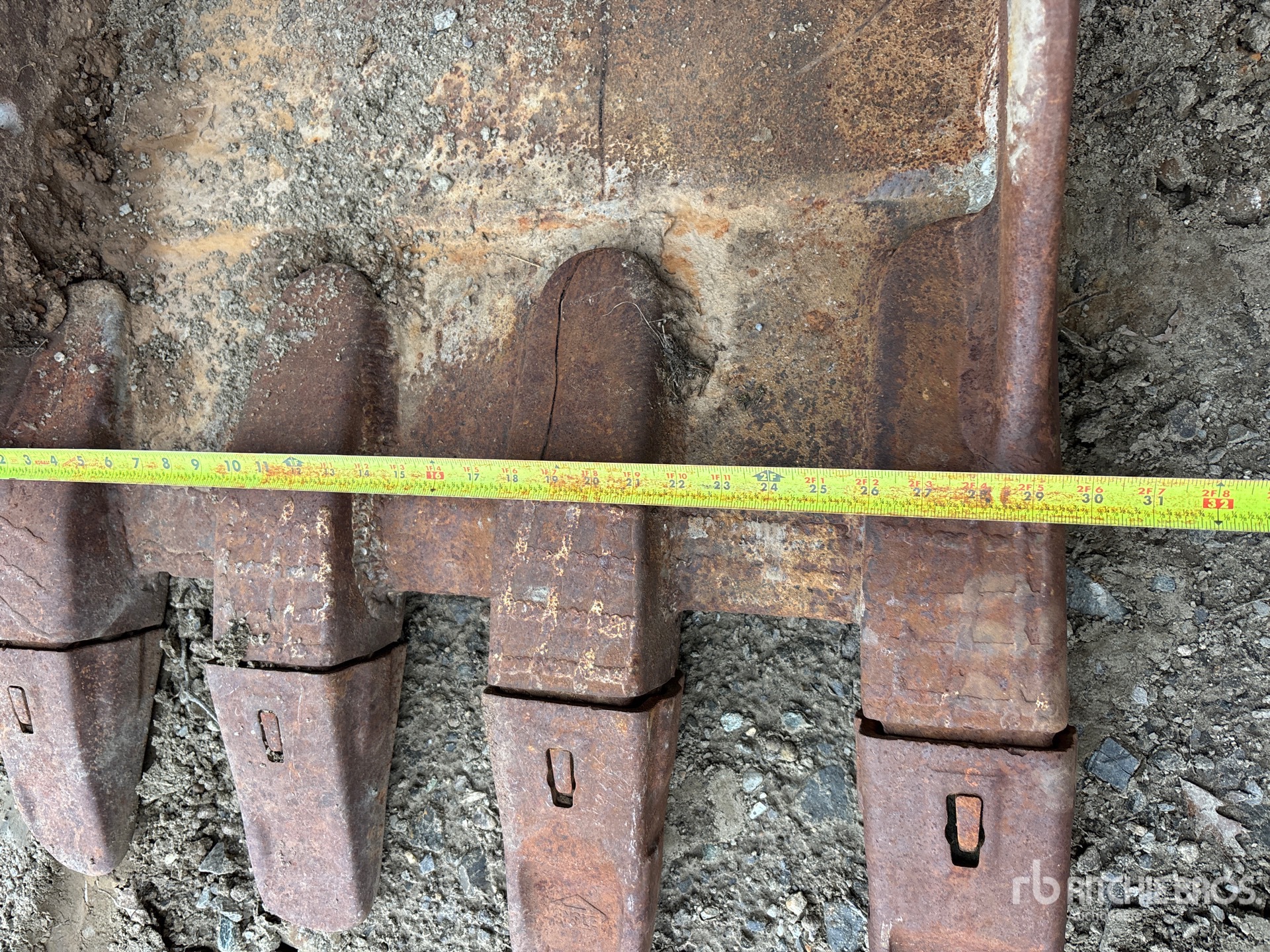 Geith 30 IN DIGGING