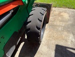 Châssis with Right Front Tire