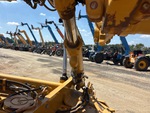Hydraulics with Saddle Positioning Cylinder
