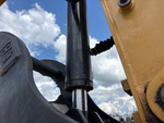Hydraulics with Thumb Cylinder