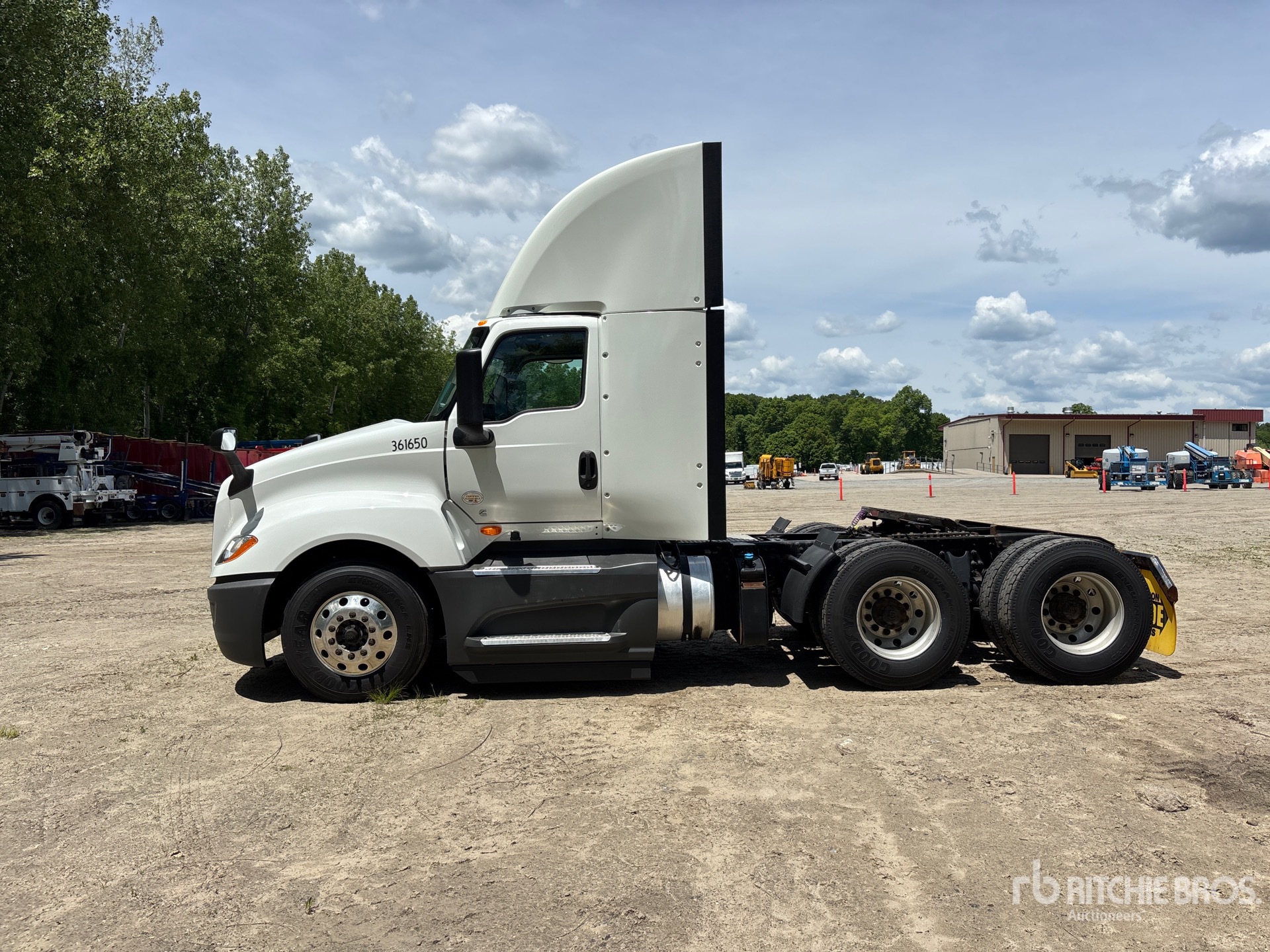 2021 International LT625
