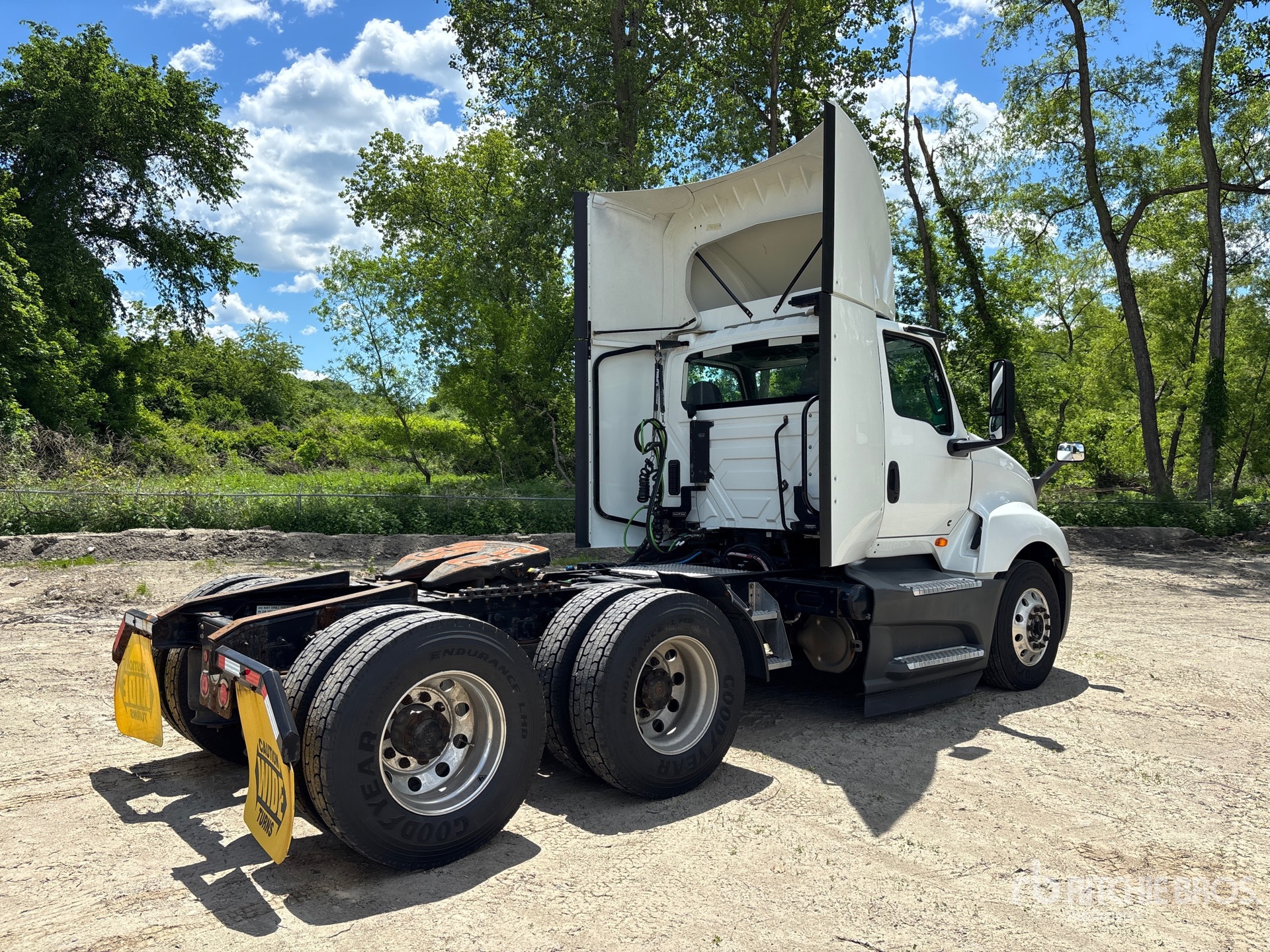 2021 International LT625