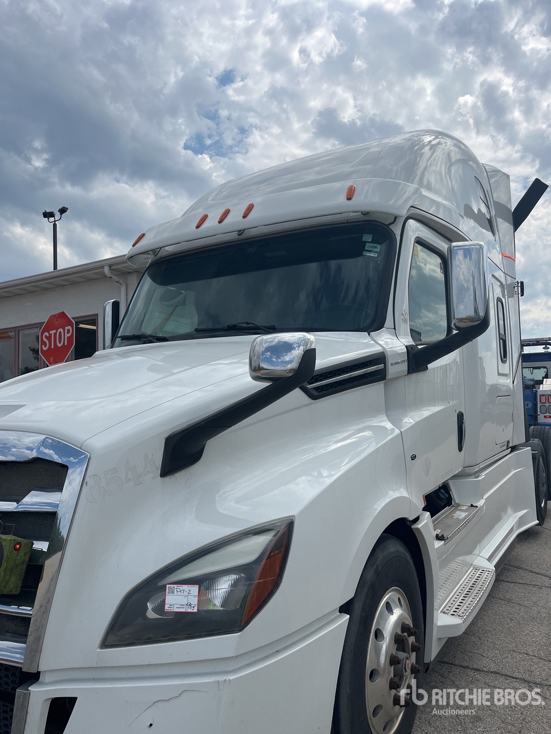 2019 Freightliner CASCADIA 126