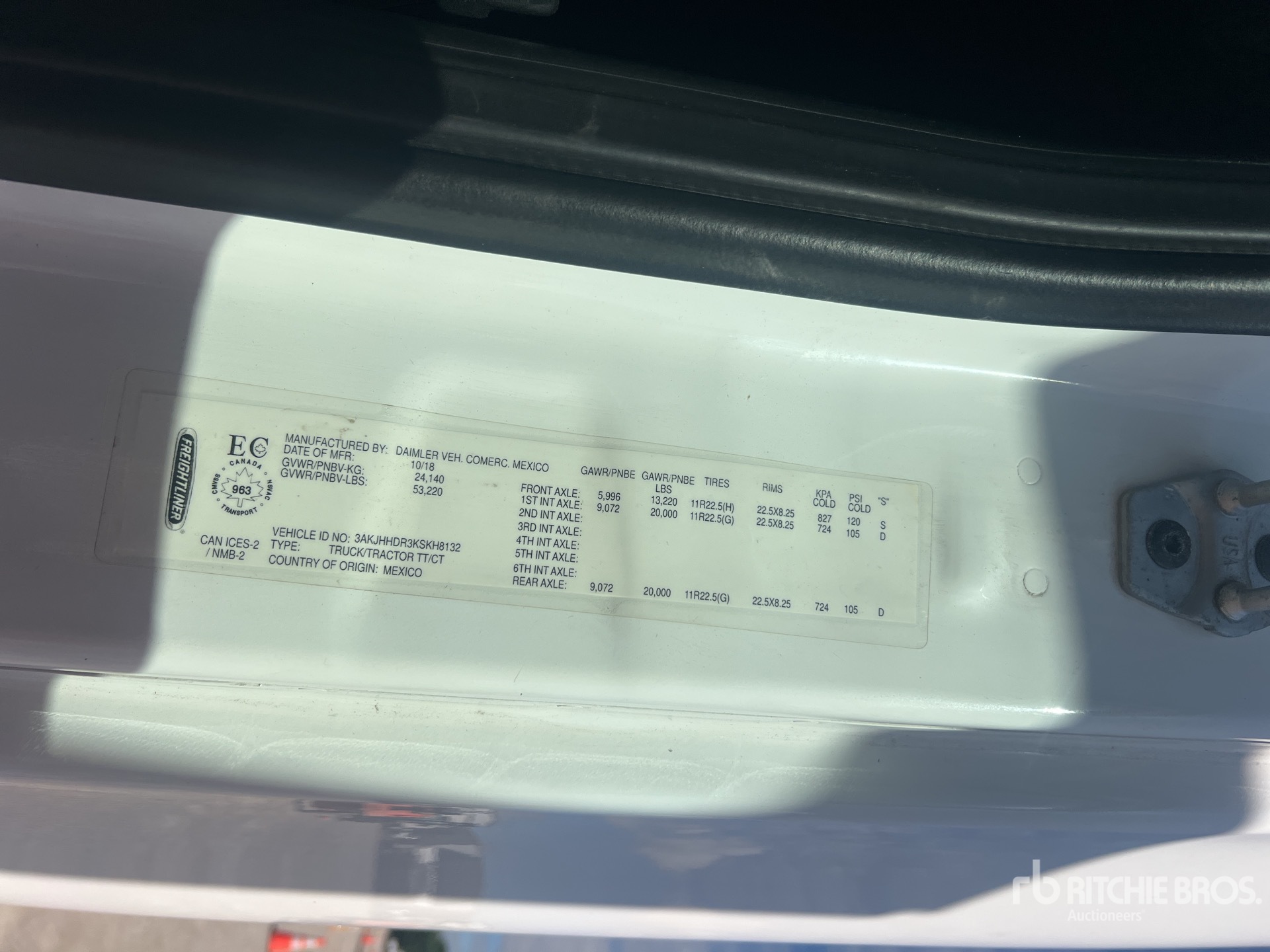 2019 Freightliner CASCADIA 126