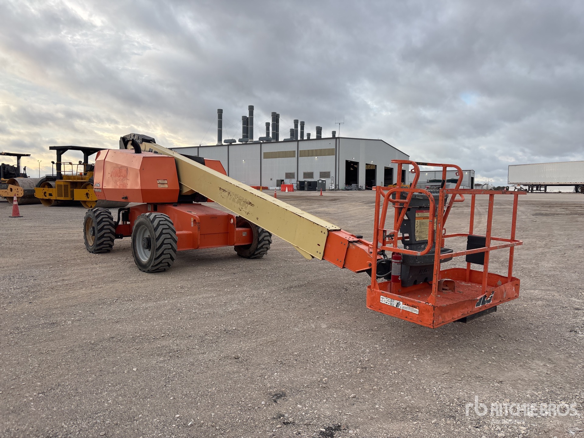 2012 JLG 600S