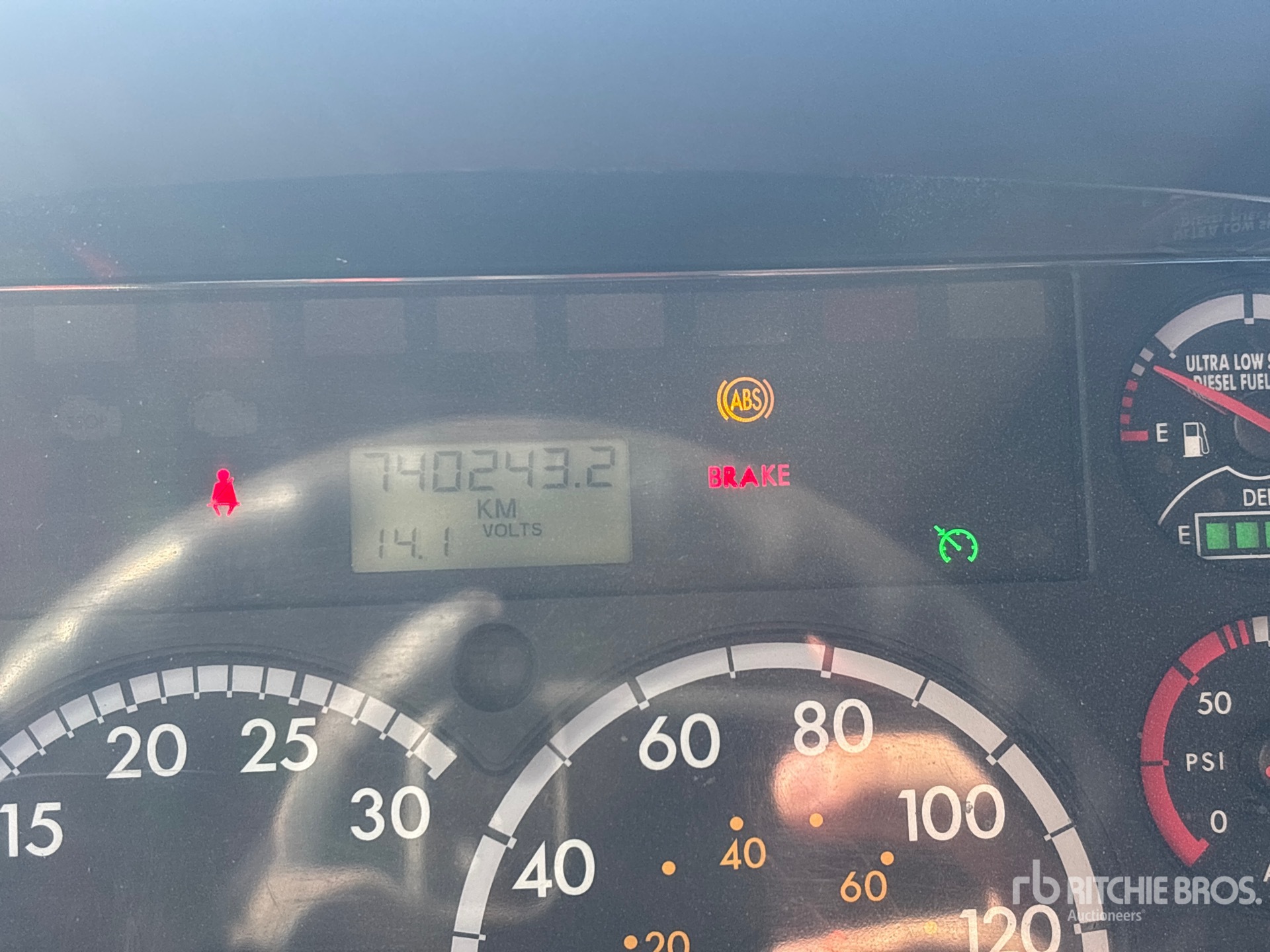 2013 Freightliner M2 106