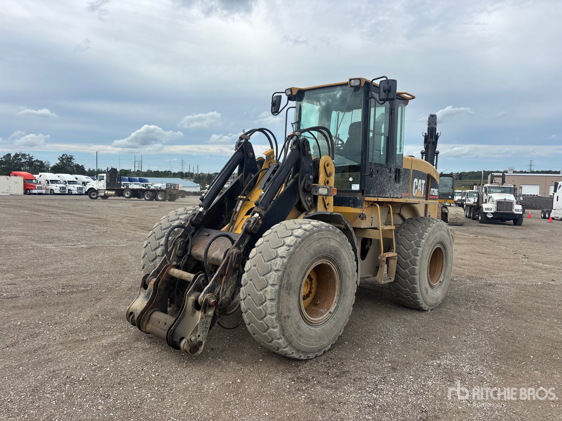 2004 Caterpillar IT28G