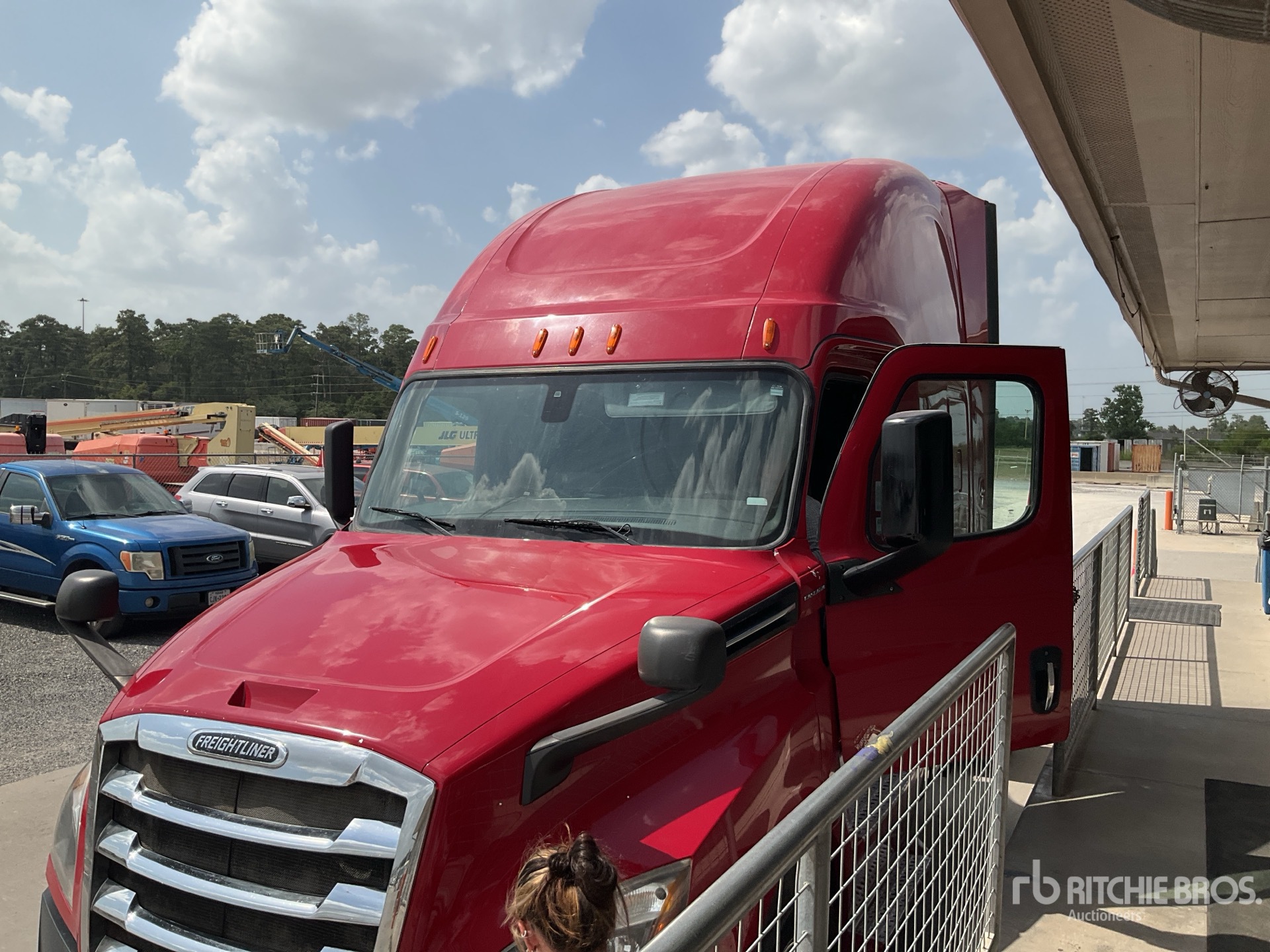2020 Freightliner CASCADIA 126
