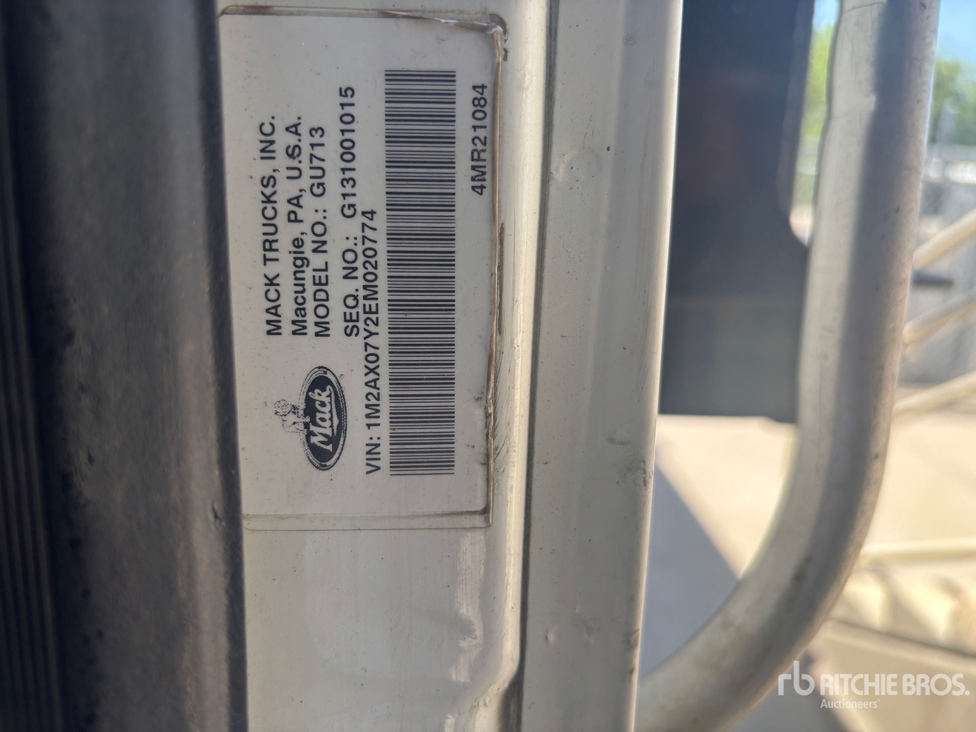 2014 Mack GU713