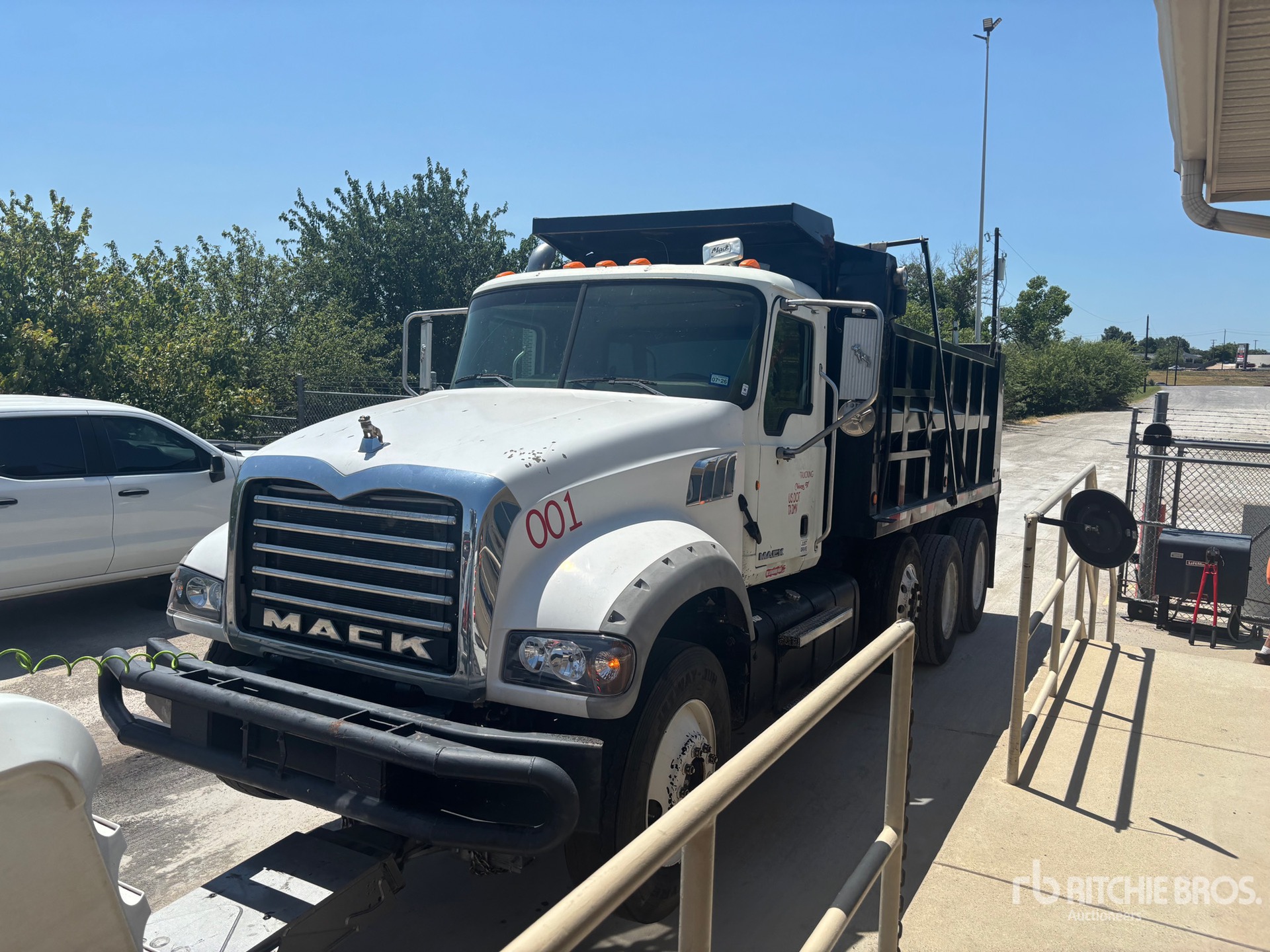 2014 Mack GU713