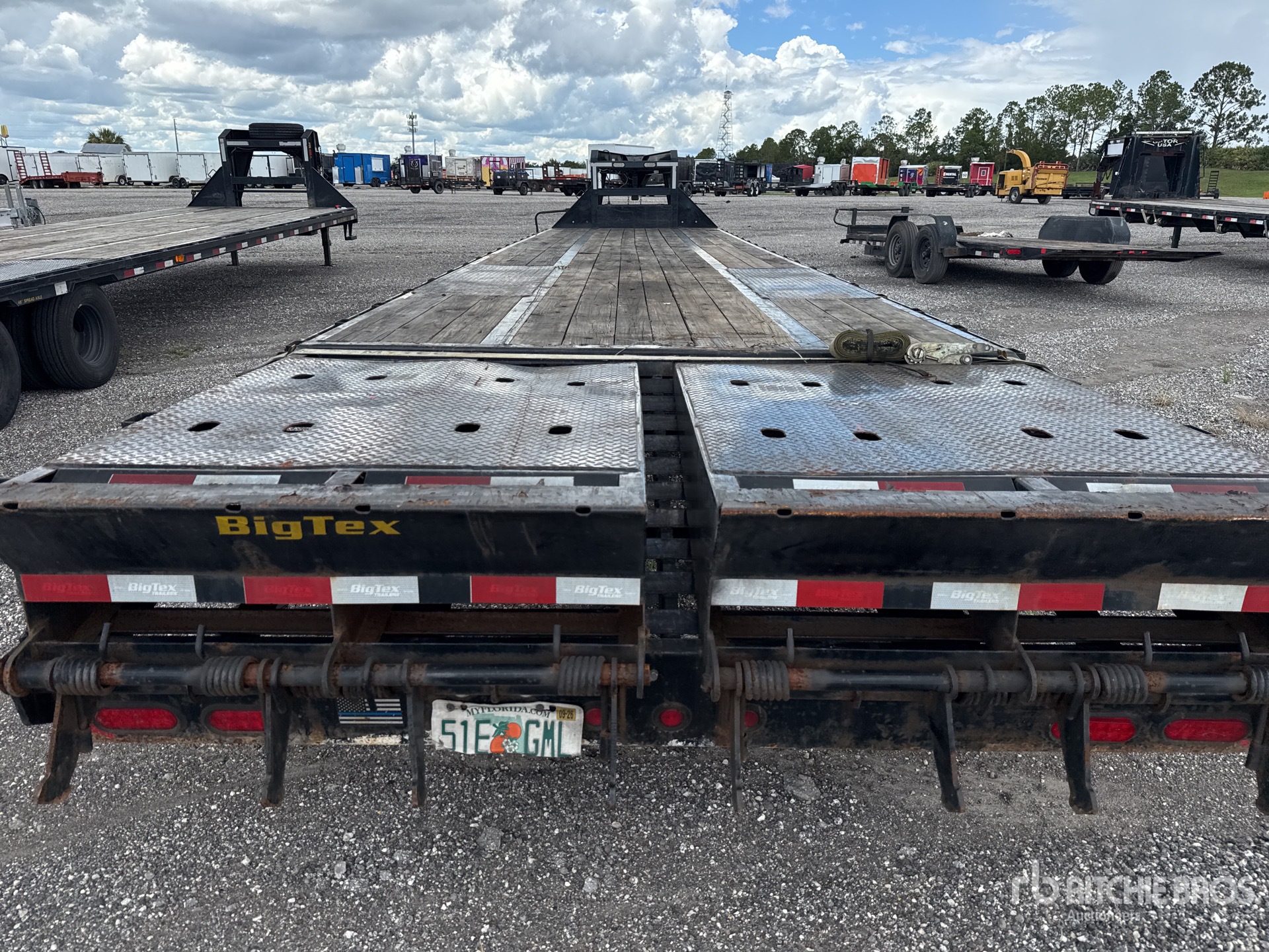 2024 Big Tex 22GN-40D5A-MRBK
