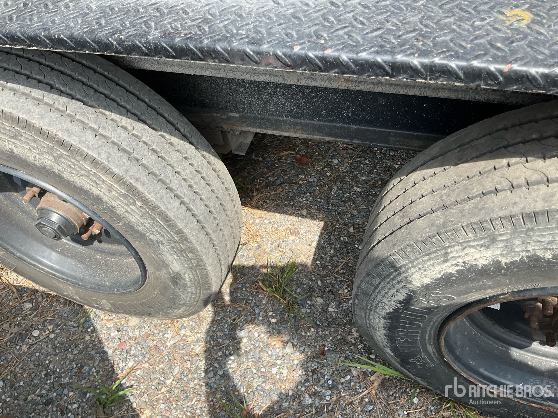 2021 Pj Trailers D7142