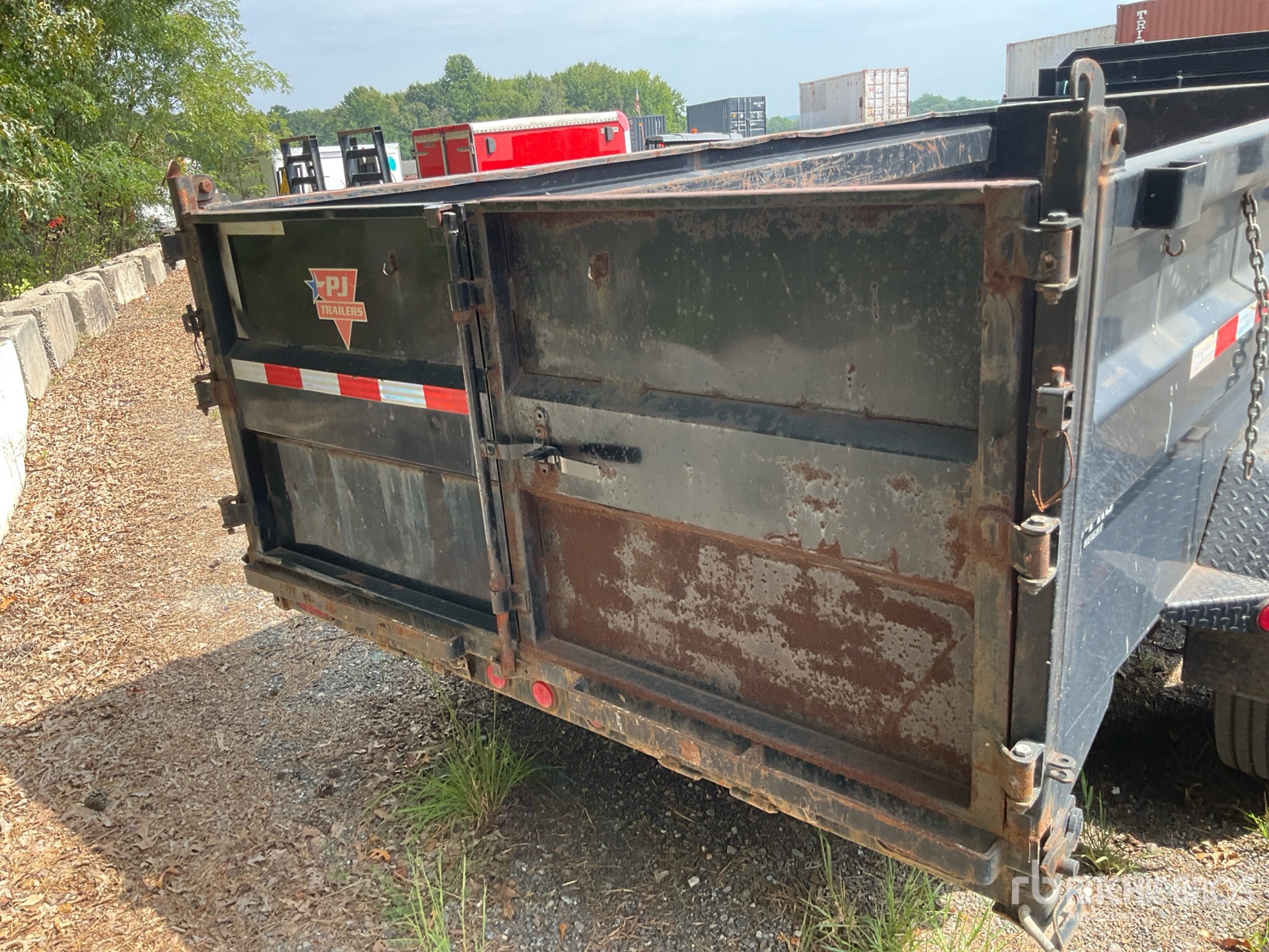2021 Pj Trailers D7142